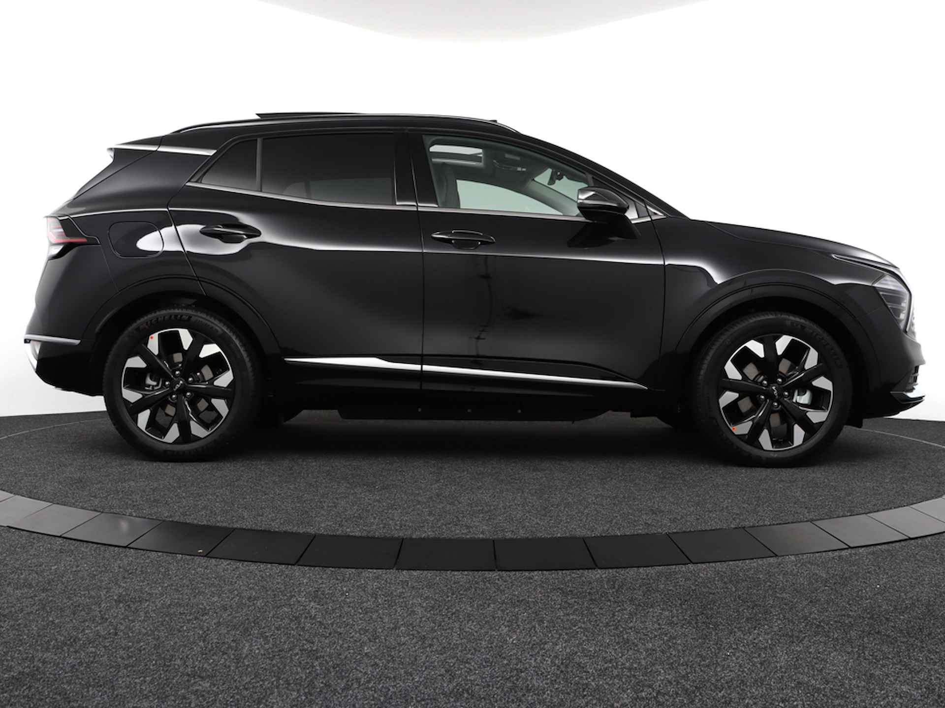 Kia Sportage 1.6 T-GDi Plug-in Hybrid AWD DynamicPlusLine - Direct uit voorraad leverbaar - Stoel-/stuurverwarming - Panoramadak - Navigatie - Fabrieksgarantie tot 10-2031 - 10/58