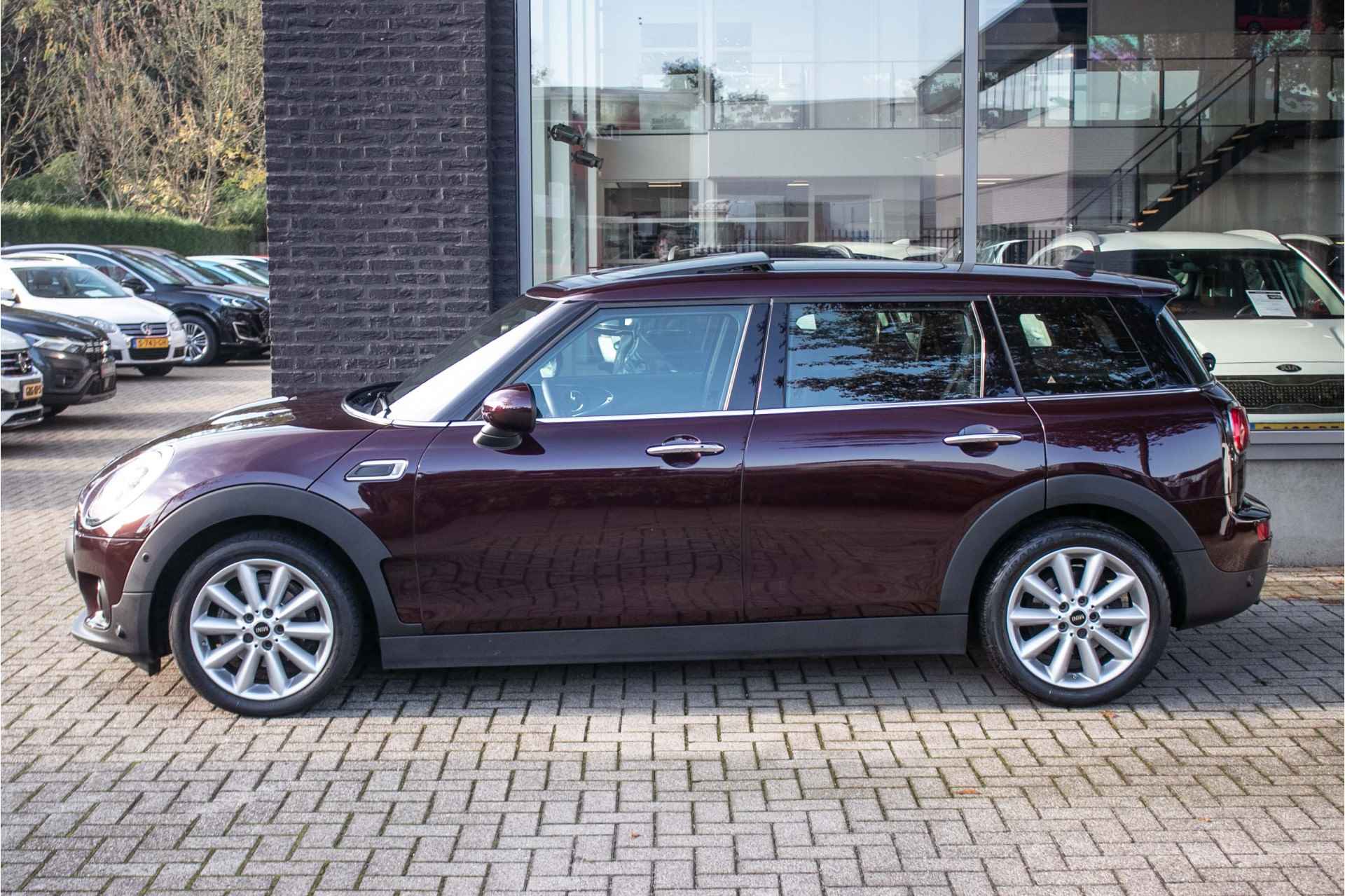 MINI Clubman 1.5 One Chili Serious Business - All-in rijklrprs | pano/schuif dak | Leer | Harman Kardon - 2/39