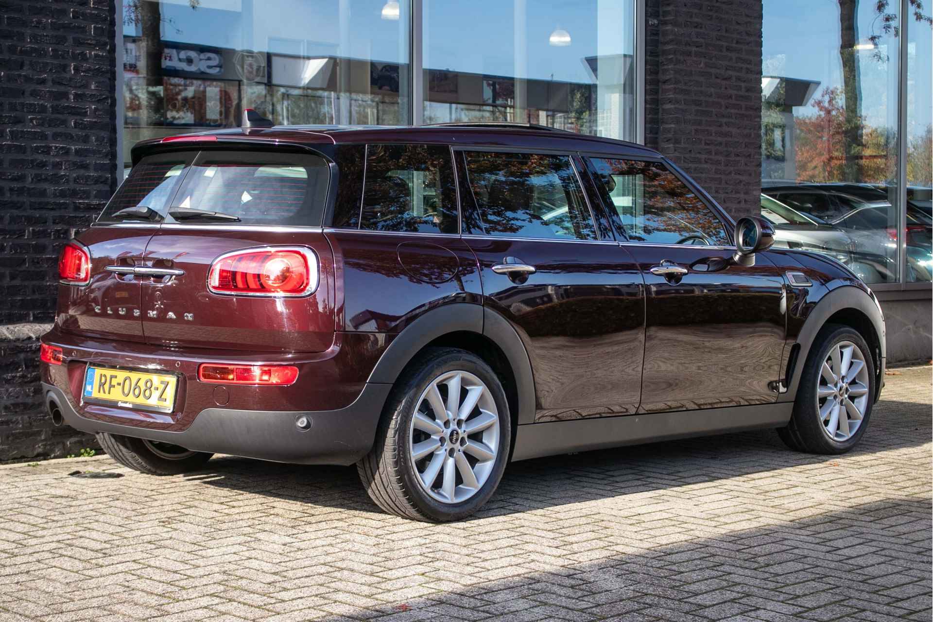 MINI Clubman 1.5 One Chili Serious Business - All-in rijklrprs | pano/schuif dak | Leer | Harman Kardon - 3/39