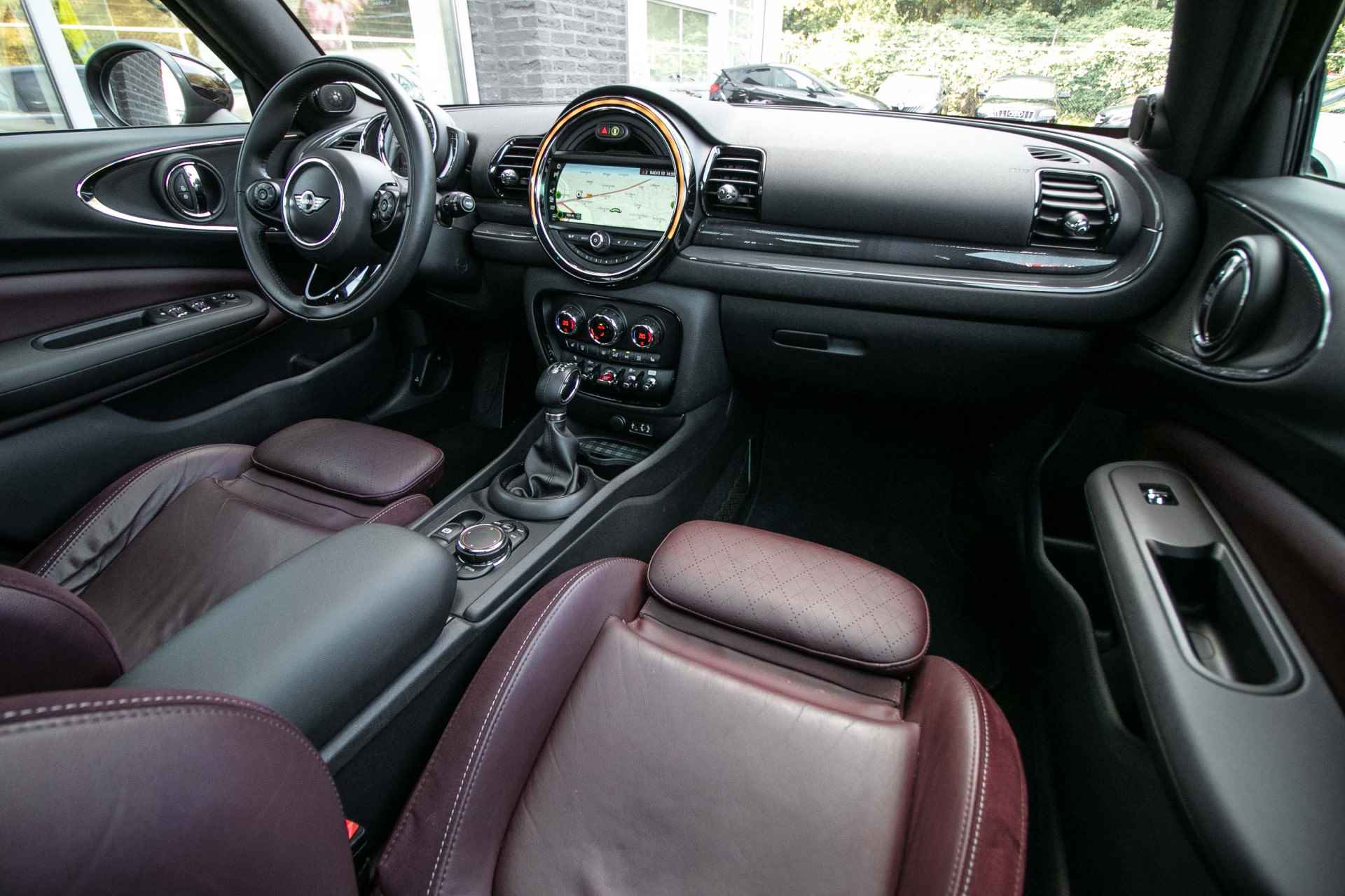 MINI Clubman 1.5 One Chili Serious Business - All-in rijklrprs | pano/schuif dak | Leer | Harman Kardon - 4/39