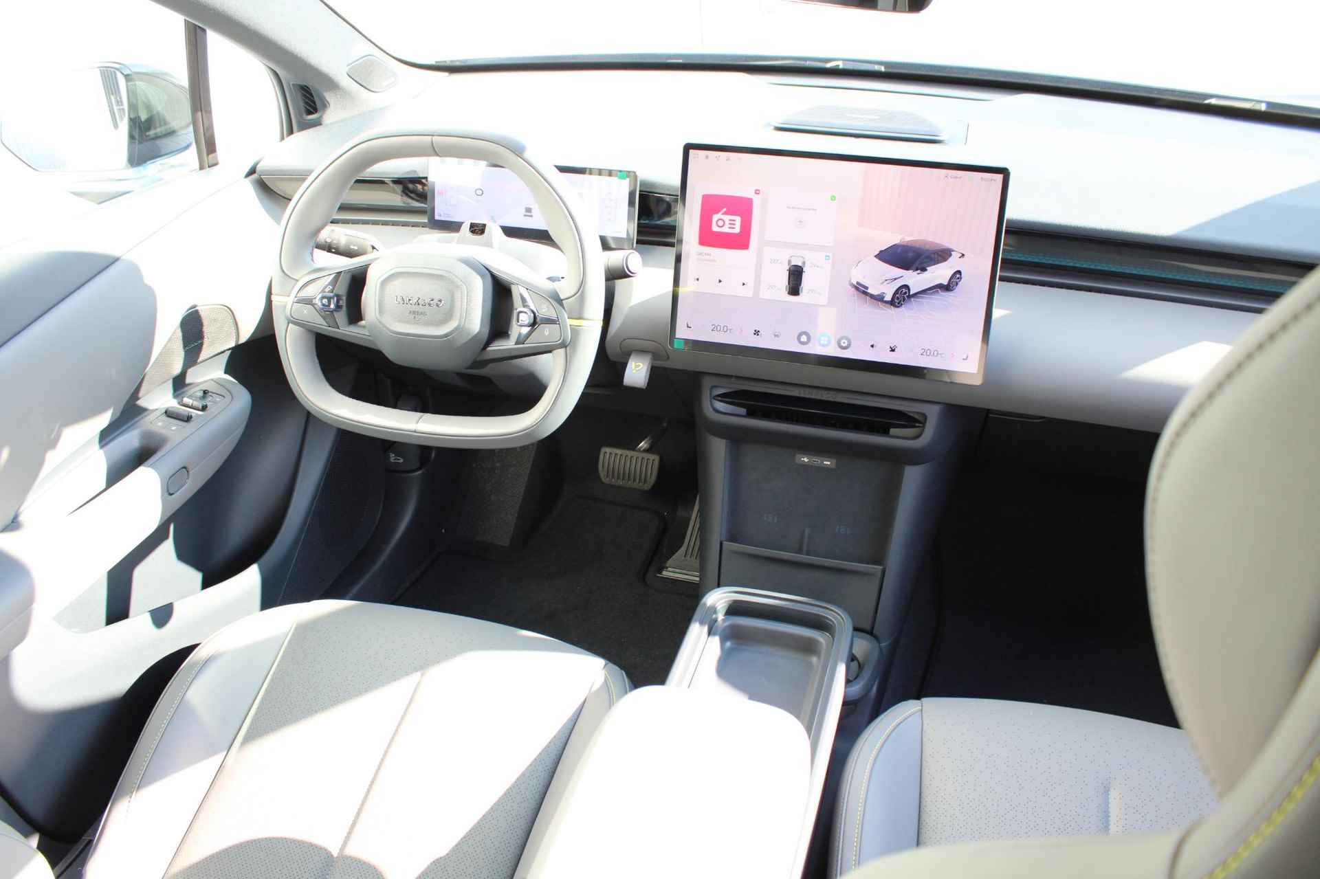 Lynk & Co 02 More 66 kWh, 360 Graden Camera, Harman Kardon, Panoramadak, Elektrisch bedienbare voorstoelen met geheugen, Keyless Entry, Getint glas, Adaptieve Cruise Control, Dodehoekassistent, Sfeerverlichting, Stuurwielverwarming, Stoelverwarming - 7/24