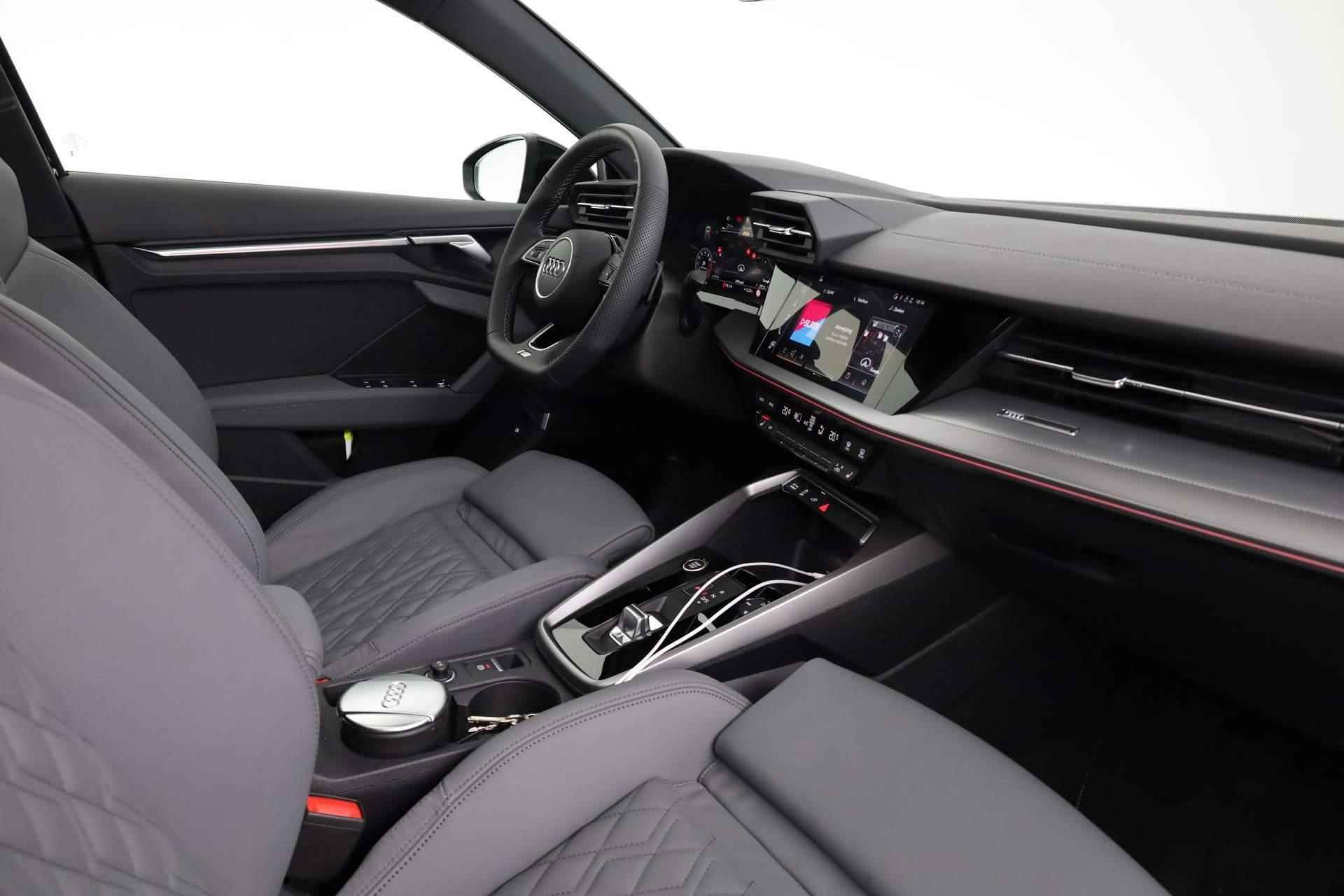 Audi A3 Sportback 45 TFSI e 245PK S-tronic S edition Competition | Panoramadak | Matrix LED | B&O Sound | Standkachel | 19 inch | - 43/45