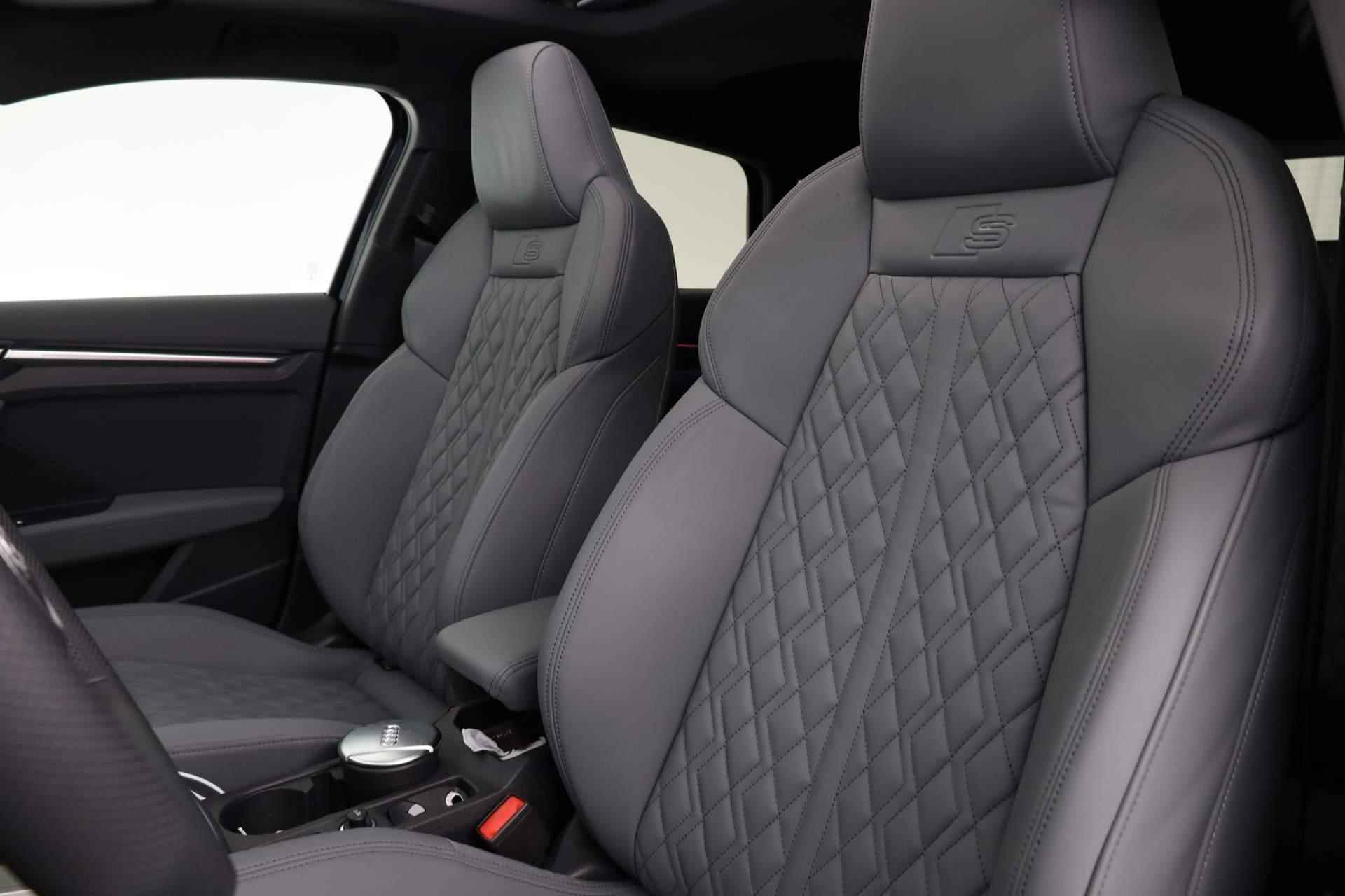 Audi A3 Sportback 45 TFSI e 245PK S-tronic S edition Competition | Panoramadak | Matrix LED | B&O Sound | Standkachel | 19 inch | - 20/45