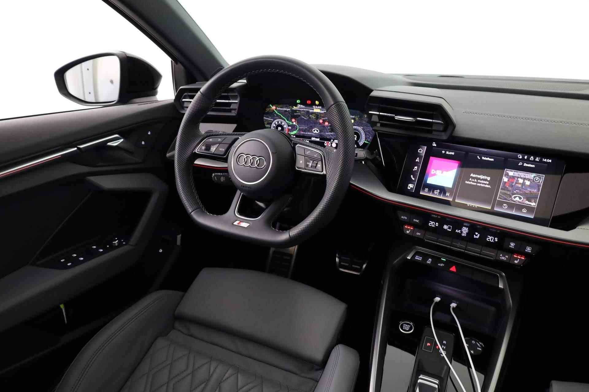 Audi A3 Sportback 45 TFSI e 245PK S-tronic S edition Competition | Panoramadak | Matrix LED | B&O Sound | Standkachel | 19 inch | - 40/45
