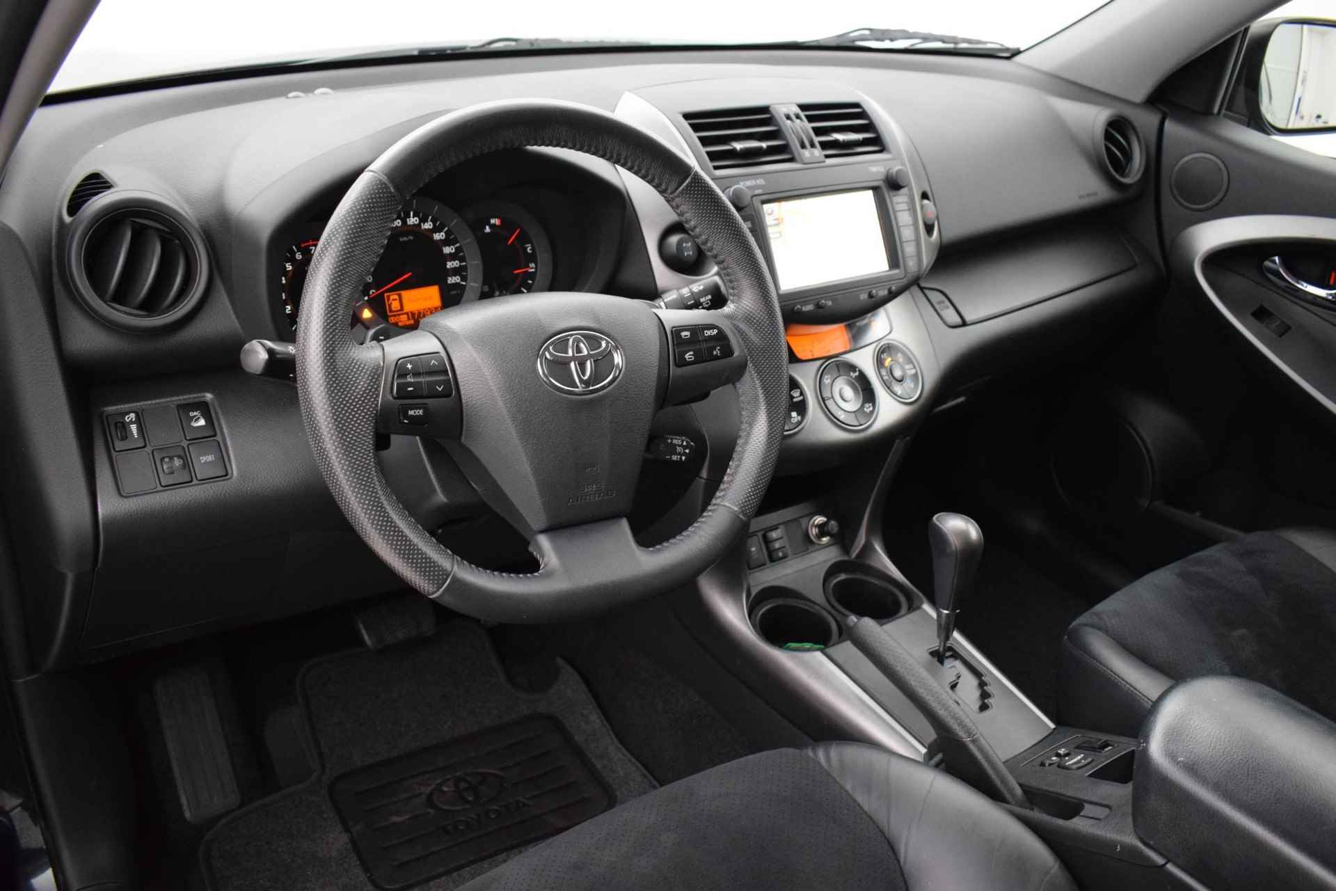 Toyota RAV4 2.0 VVTi Executive Navigatie Automaat - 2/38