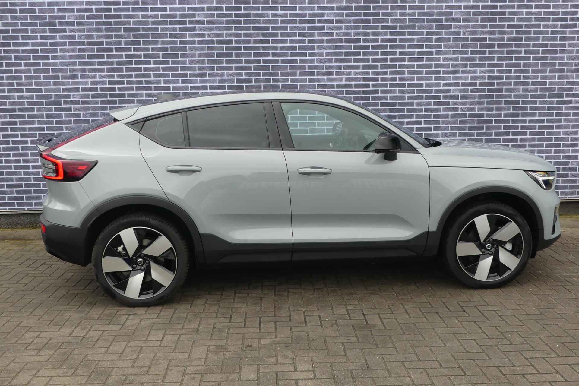 Volvo C40 Recharge Single Motor Plus EC40 | Warmtepomp | Stoel-/stuurverwarming | 20" LM velgen | Camera | DAB | Google Maps - 17/36