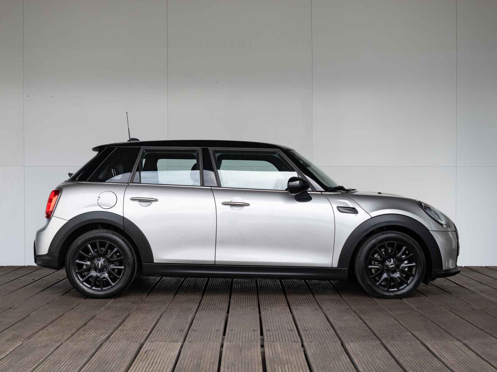 MINI 5-deurs Cooper Aut. Classic + Premium - 4/33