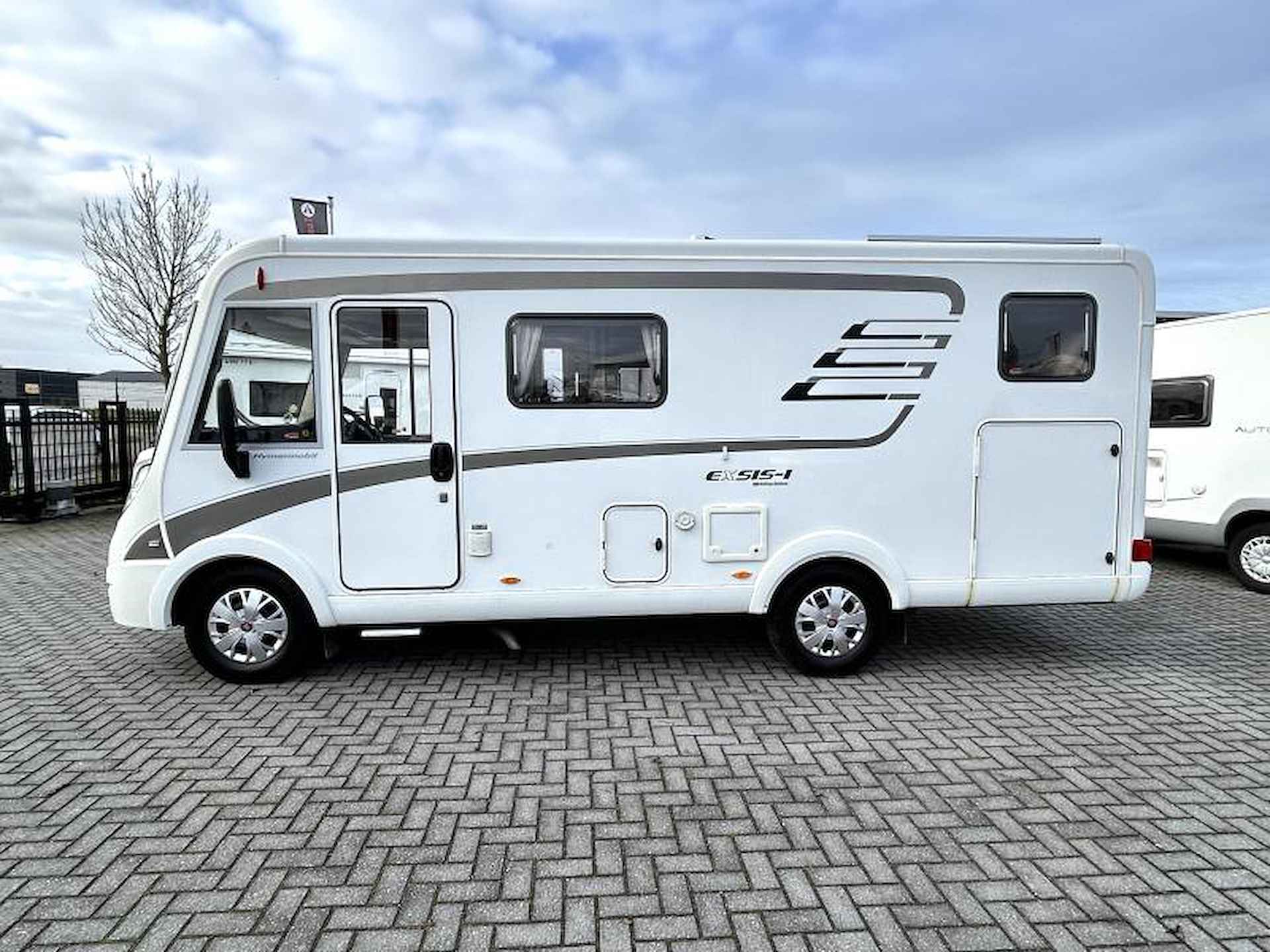 Hymer Exsis-I 474 enkele-bedden/automaat - 6/25