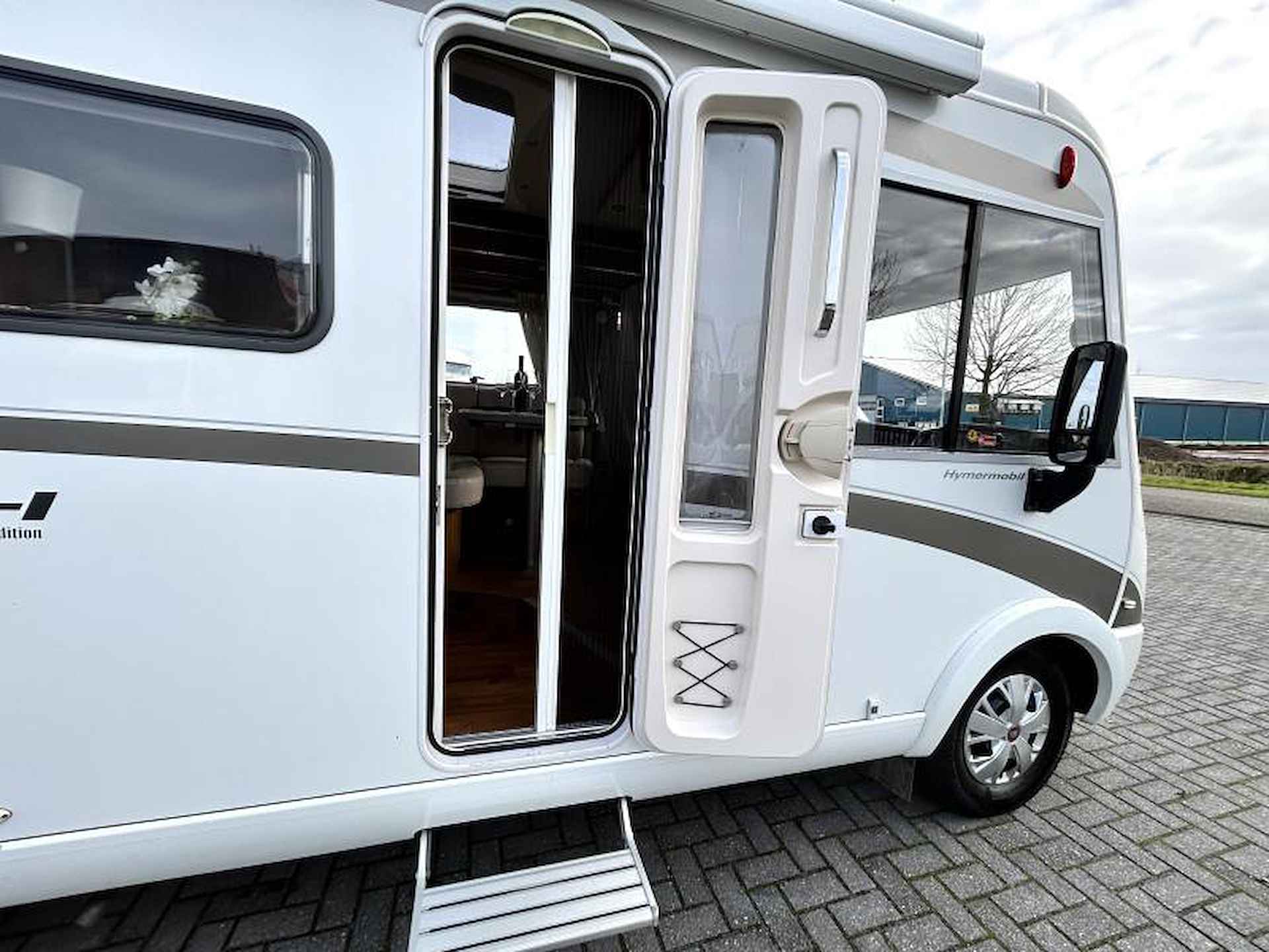 Hymer Exsis-I 474 enkele-bedden/automaat - 8/25