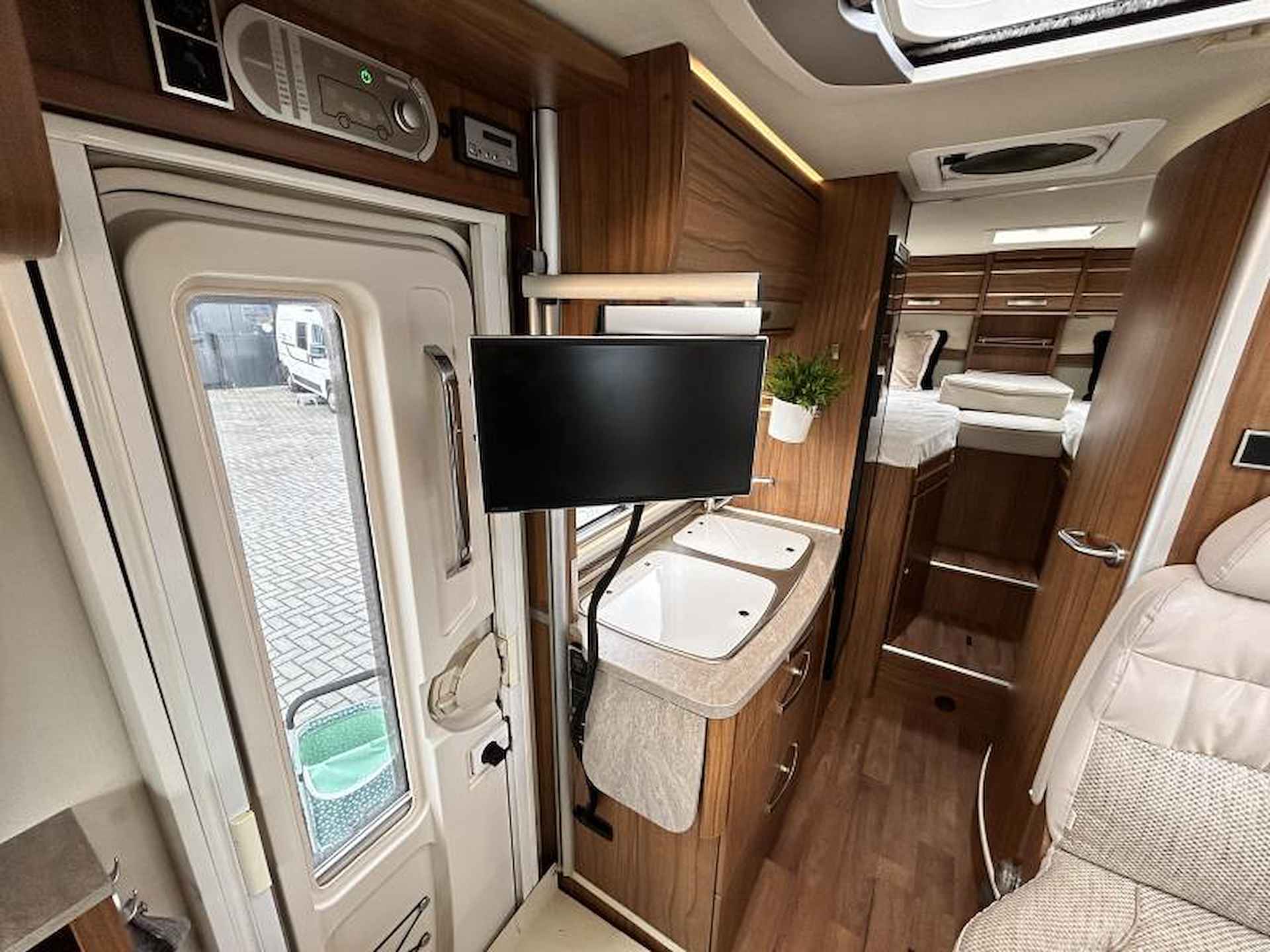 Hymer Exsis-I 474 enkele-bedden/automaat - 17/25