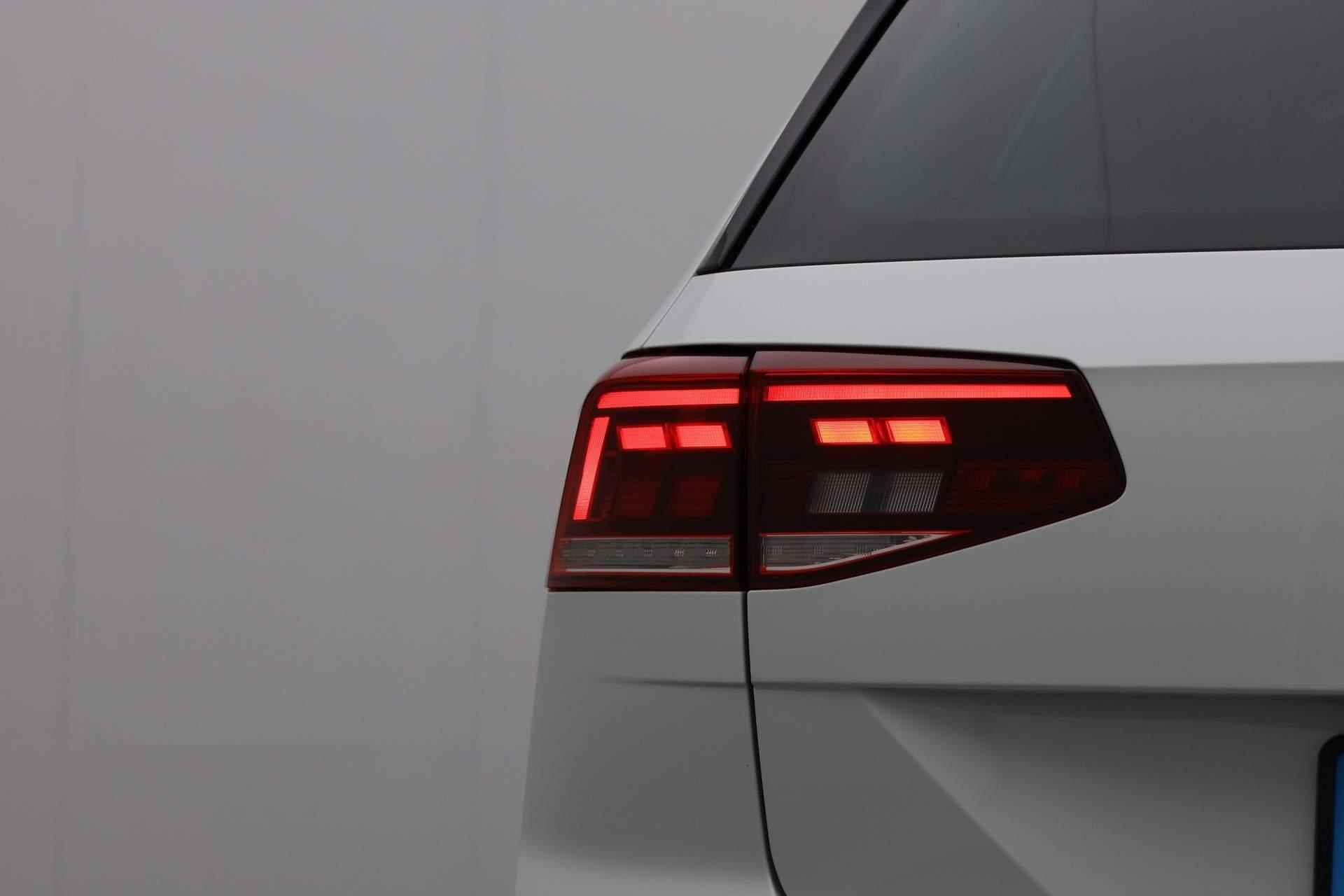 Volkswagen Passat Variant 1.4 TSI 218PK DSG PHEV GTE Business | Pano | Adaptief onderstel | Dynaudio | Keyless | Navi Discover Pro | ACC | Camera | 17 inch - 18/46