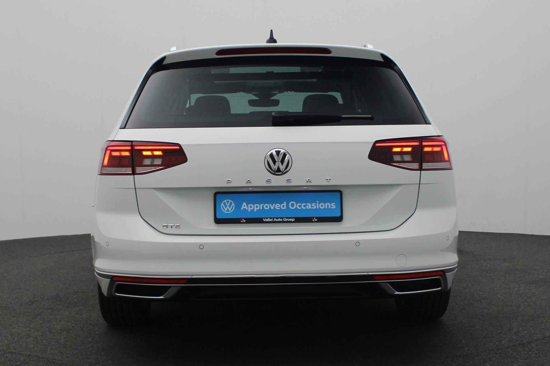 Volkswagen Passat Variant 1.4 TSI 218PK DSG PHEV GTE Business | Pano | Adaptief onderstel | Dynaudio | Keyless | Navi Discover Pro | ACC | Camera | 17 inch - 22/46