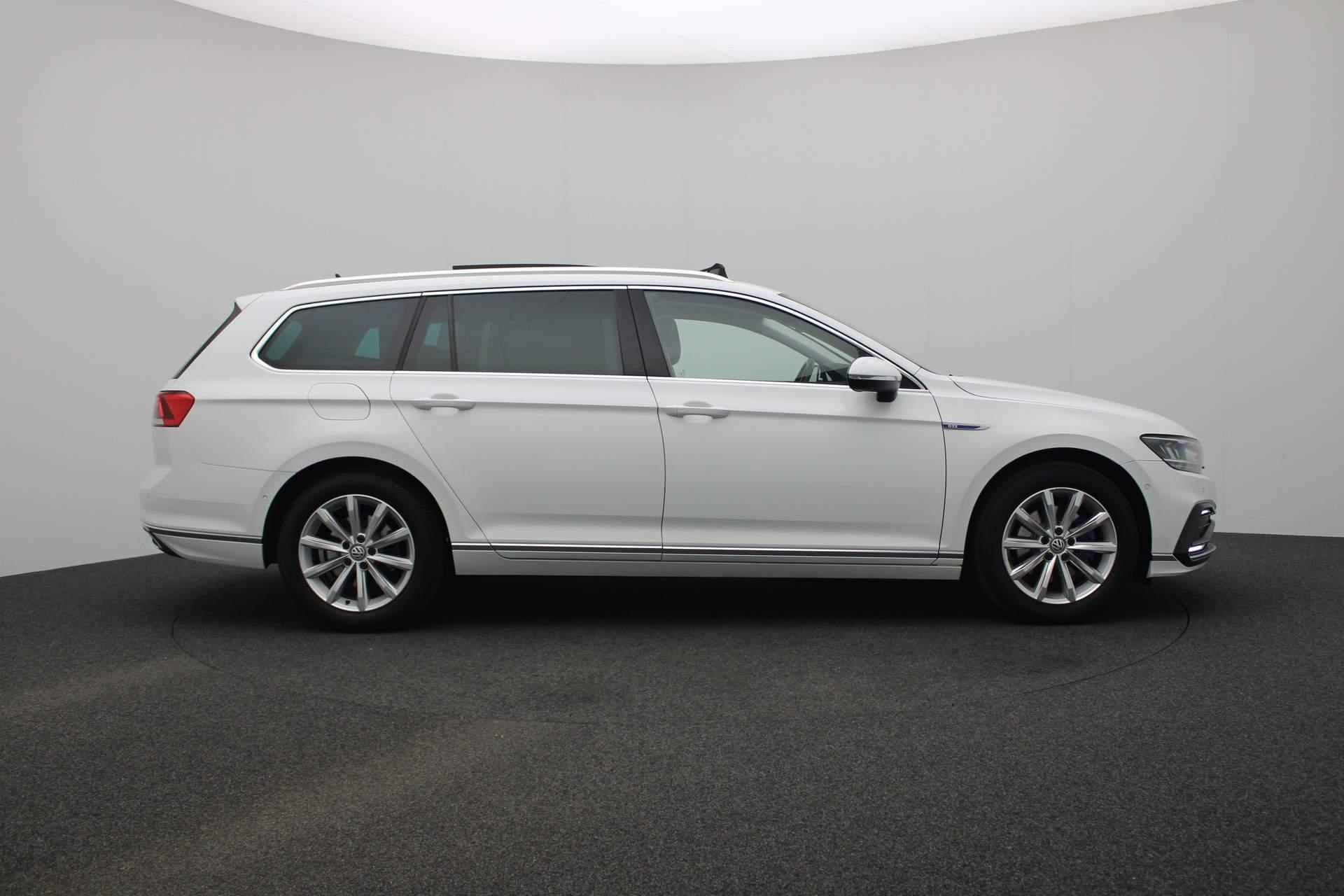 Volkswagen Passat Variant 1.4 TSI 218PK DSG PHEV GTE Business | Pano | Adaptief onderstel | Dynaudio | Keyless | Navi Discover Pro | ACC | Camera | 17 inch - 24/46