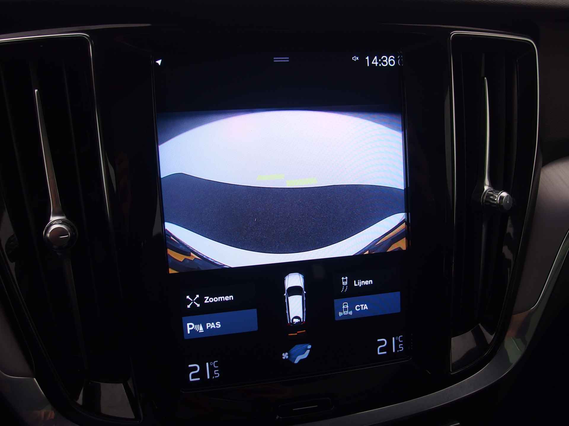 Volvo V60 2.0 T4 Momentum PANORAMADAK / FULL LED / CARPLAY / HARMAN-KARDON / CAMERA / DAB+ / NL-AUTO - 10/50