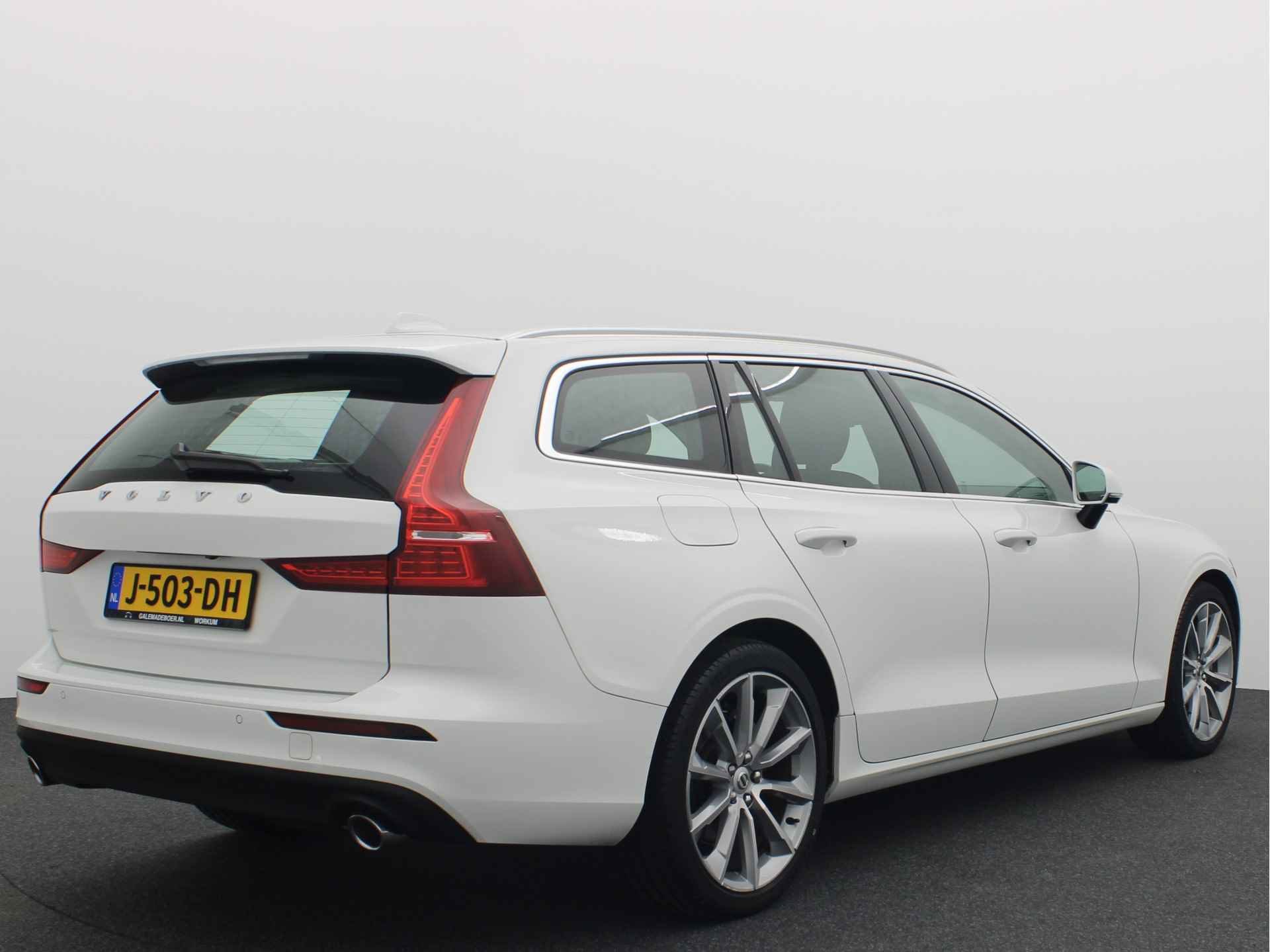 Volvo V60 2.0 T4 Momentum PANORAMADAK / FULL LED / CARPLAY / HARMAN-KARDON / CAMERA / DAB+ / NL-AUTO - 19/50