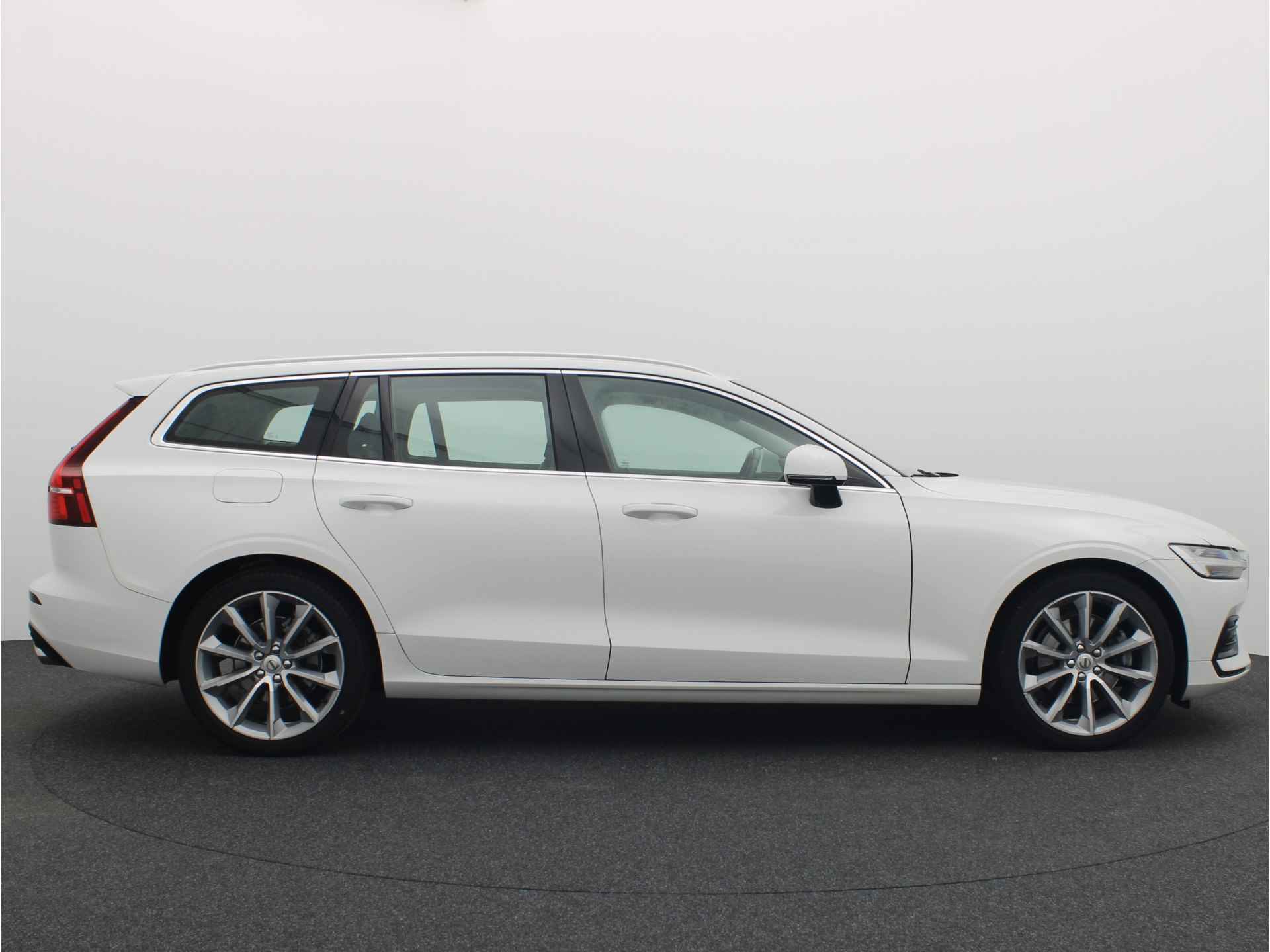 Volvo V60 2.0 T4 Momentum PANORAMADAK / FULL LED / CARPLAY / HARMAN-KARDON / CAMERA / DAB+ / NL-AUTO - 20/50