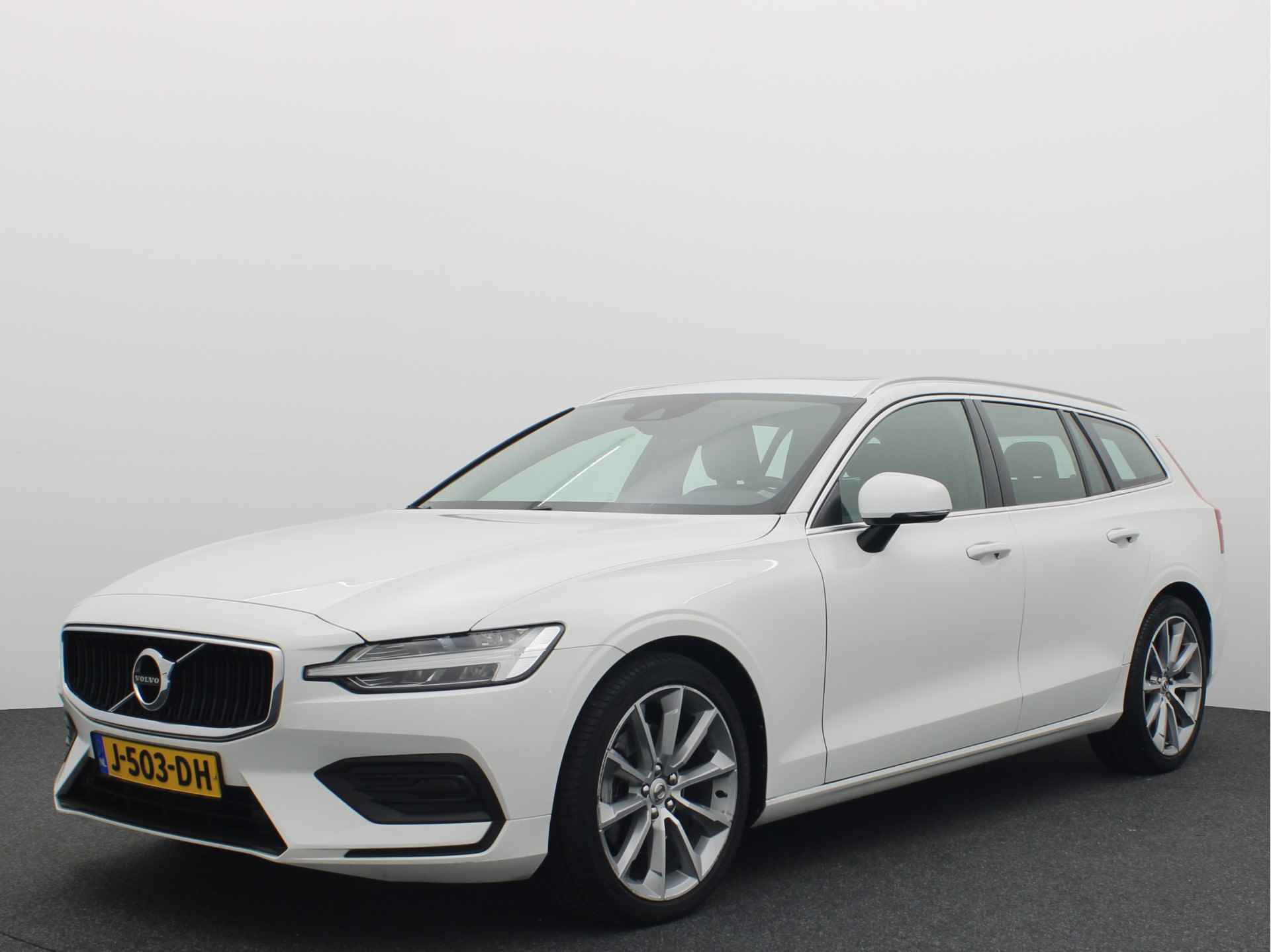 Volvo V60 2.0 T4 Momentum PANORAMADAK / FULL LED / CARPLAY / HARMAN-KARDON / CAMERA / DAB+ / NL-AUTO - 24/50