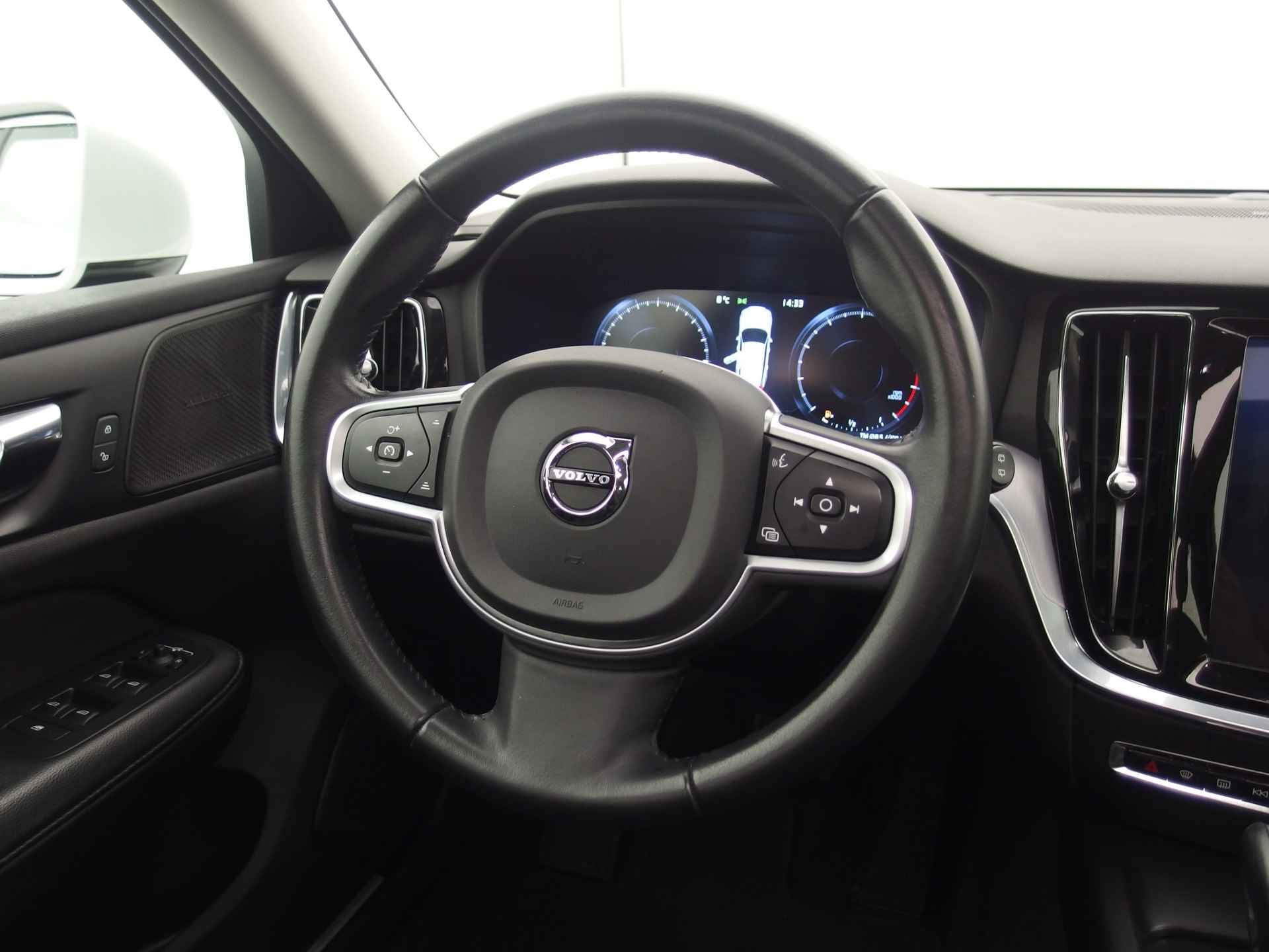 Volvo V60 2.0 T4 Momentum PANORAMADAK / FULL LED / CARPLAY / HARMAN-KARDON / CAMERA / DAB+ / NL-AUTO - 27/50