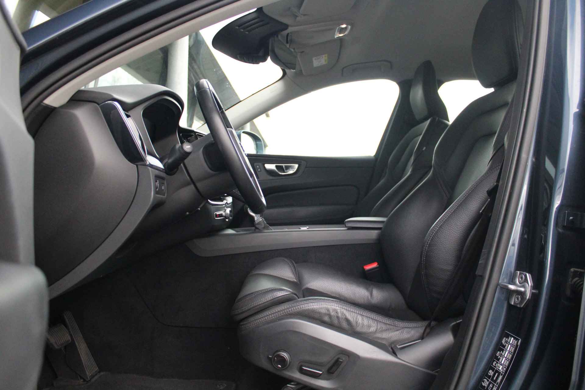 Volvo XC60 T5 Momentum Pro | Cruise Control | Elekt stoel | Leder | Keyless | Camera | Parkeerhulp | Trekhaak - 10/38