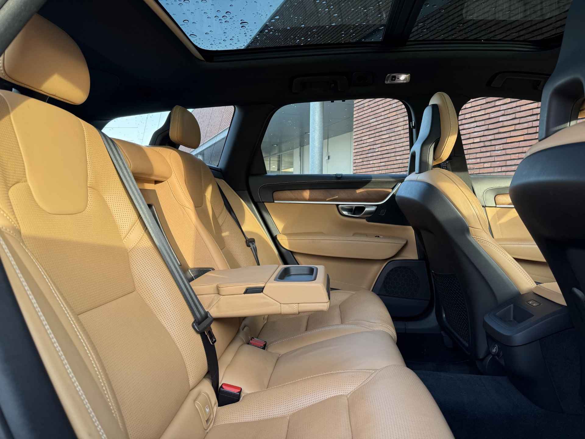 Volvo V90 T5 AUT8 255PK Inscription Panorama Dak | Standkachel | Verwarmbare Voor- Achterstoelen | Navigatiesysteem | Massagefunctie in Voorstoelen | Keyless Entry | Achteruitrijcamera | Verwarmbaar Stuurwiel | Dodehoekdetectie Met Correctie | Adaptieve Cruise Control | Head-Up Display - 6/27