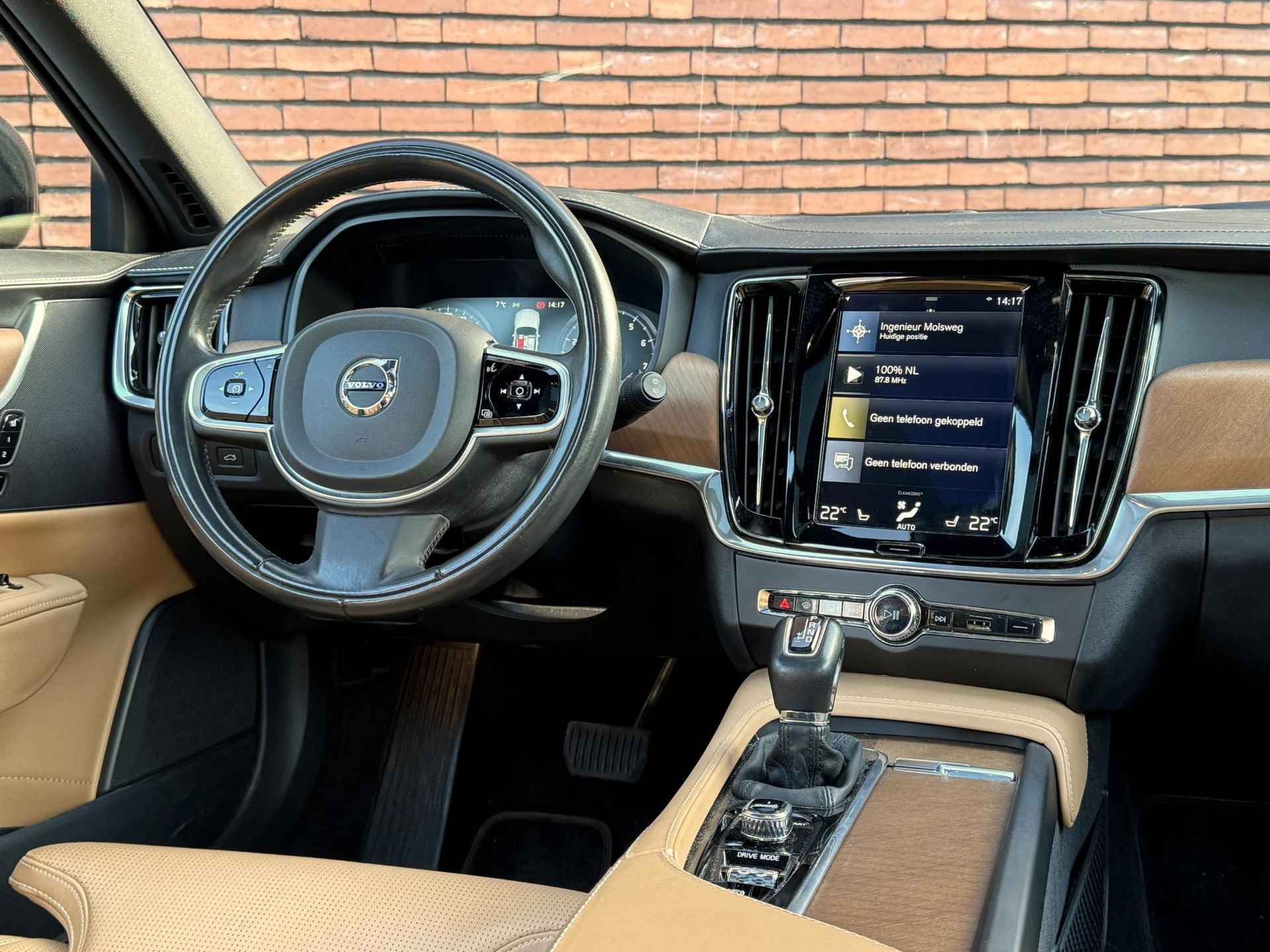 Volvo V90 T5 AUT8 255PK Inscription Panorama Dak | Standkachel | Verwarmbare Voor- Achterstoelen | Navigatiesysteem | Massagefunctie in Voorstoelen | Keyless Entry | Achteruitrijcamera | Verwarmbaar Stuurwiel | Dodehoekdetectie Met Correctie | Adaptieve Cruise Control | Head-Up Display - 16/27