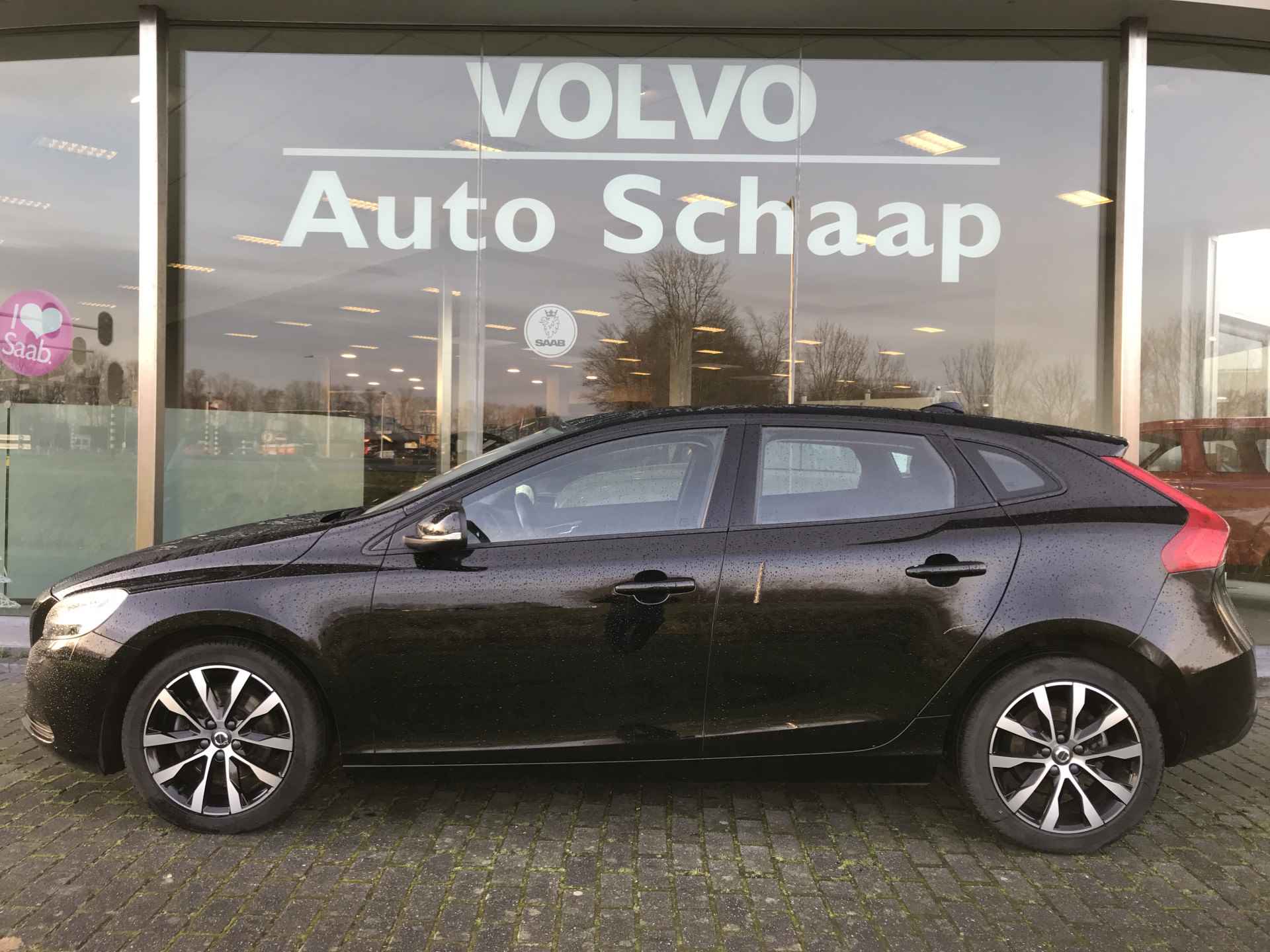 Volvo V40 2.0 T2 Momentum | Rijklaar incl 12 mnd Bovag | Trekhaak Verwarmbaar voorruit Navigatie - 2/12