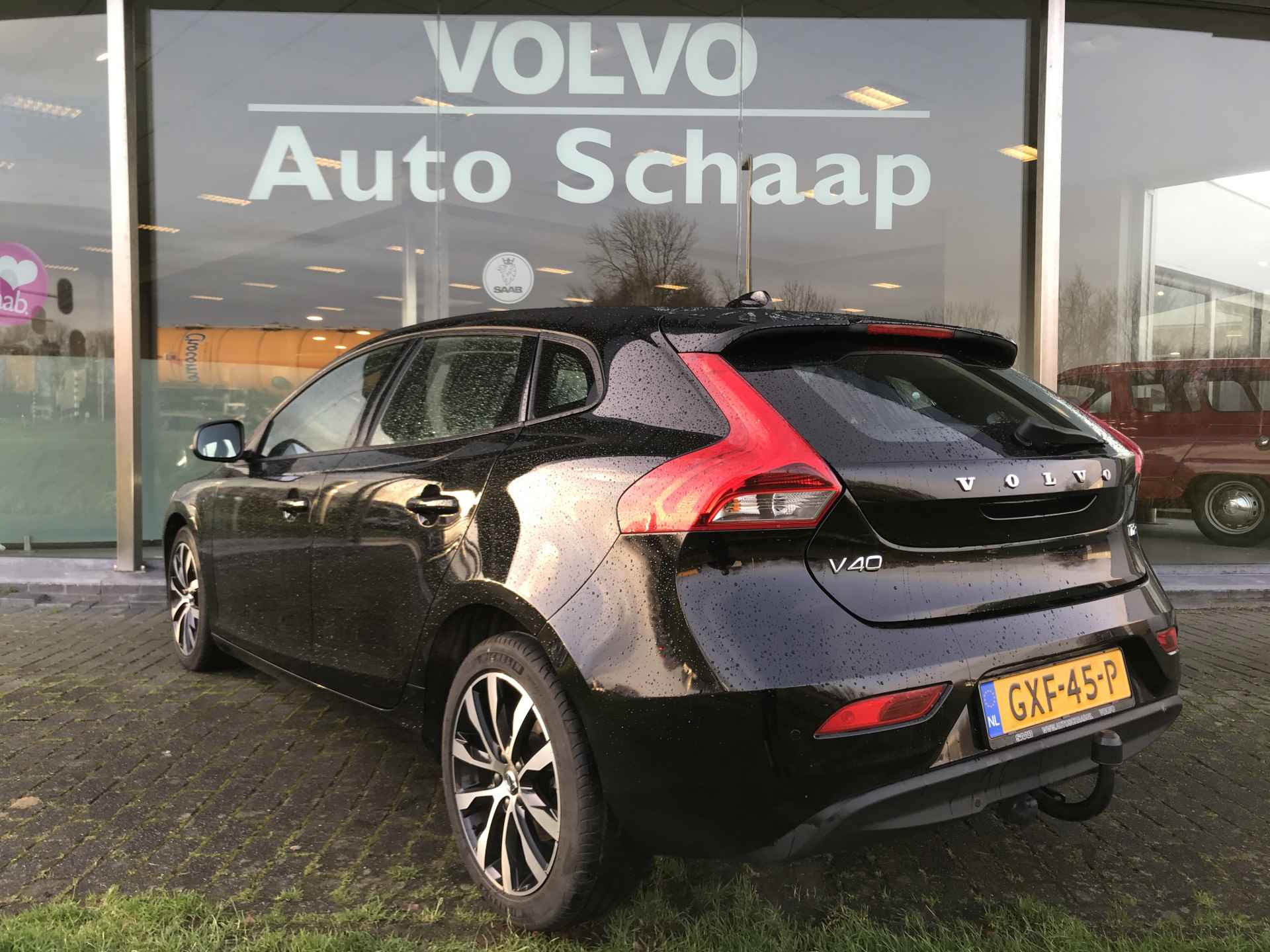 Volvo V40 2.0 T2 Momentum | Rijklaar incl 12 mnd Bovag | Trekhaak Verwarmbaar voorruit Navigatie - 3/12