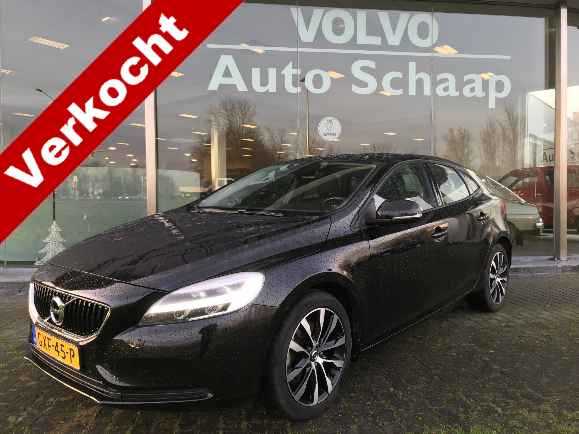 Volvo V40 2.0 T2 Momentum | Rijklaar incl 12 mnd Bovag | Trekhaak Verwarmbaar voorruit Navigatie