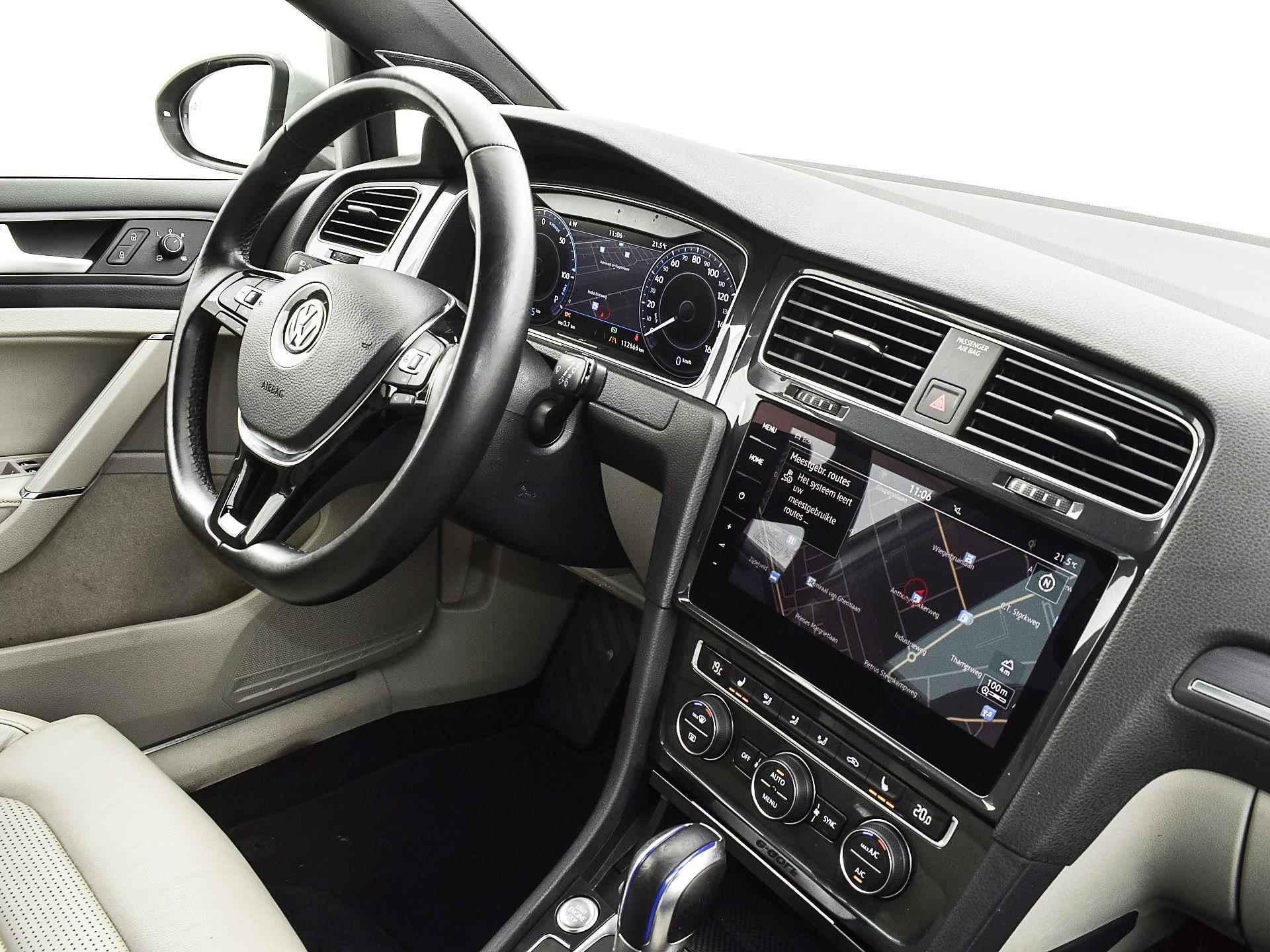 Volkswagen e-Golf e-Golf | Navigatie | Dodehoeksensor | Leder | Apple Car Play | Info Active Display | Camera | ACC | 12 maanden BOVAG Garantie - 8/31