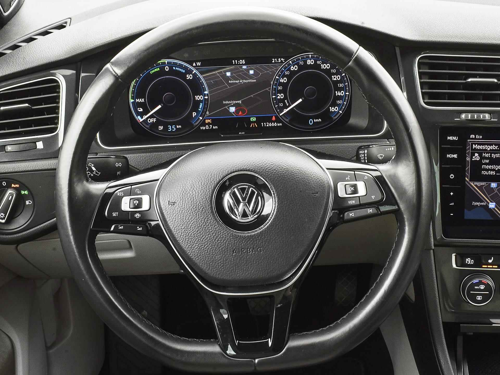 Volkswagen e-Golf e-Golf | Navigatie | Dodehoeksensor | Leder | Apple Car Play | Info Active Display | Camera | ACC | 12 maanden BOVAG Garantie - 10/31