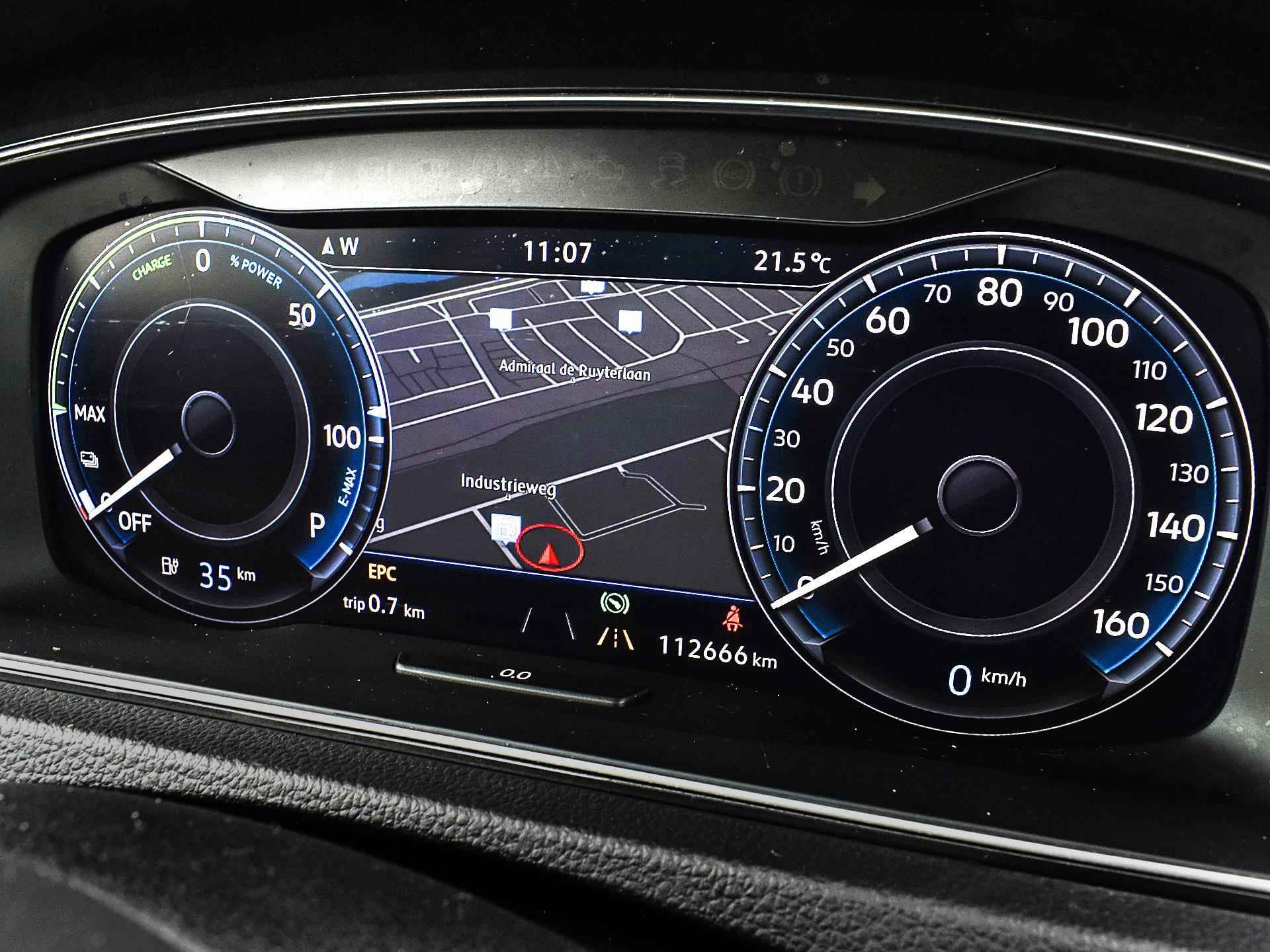 Volkswagen e-Golf e-Golf | Navigatie | Dodehoeksensor | Leder | Apple Car Play | Info Active Display | Camera | ACC | 12 maanden BOVAG Garantie - 28/31