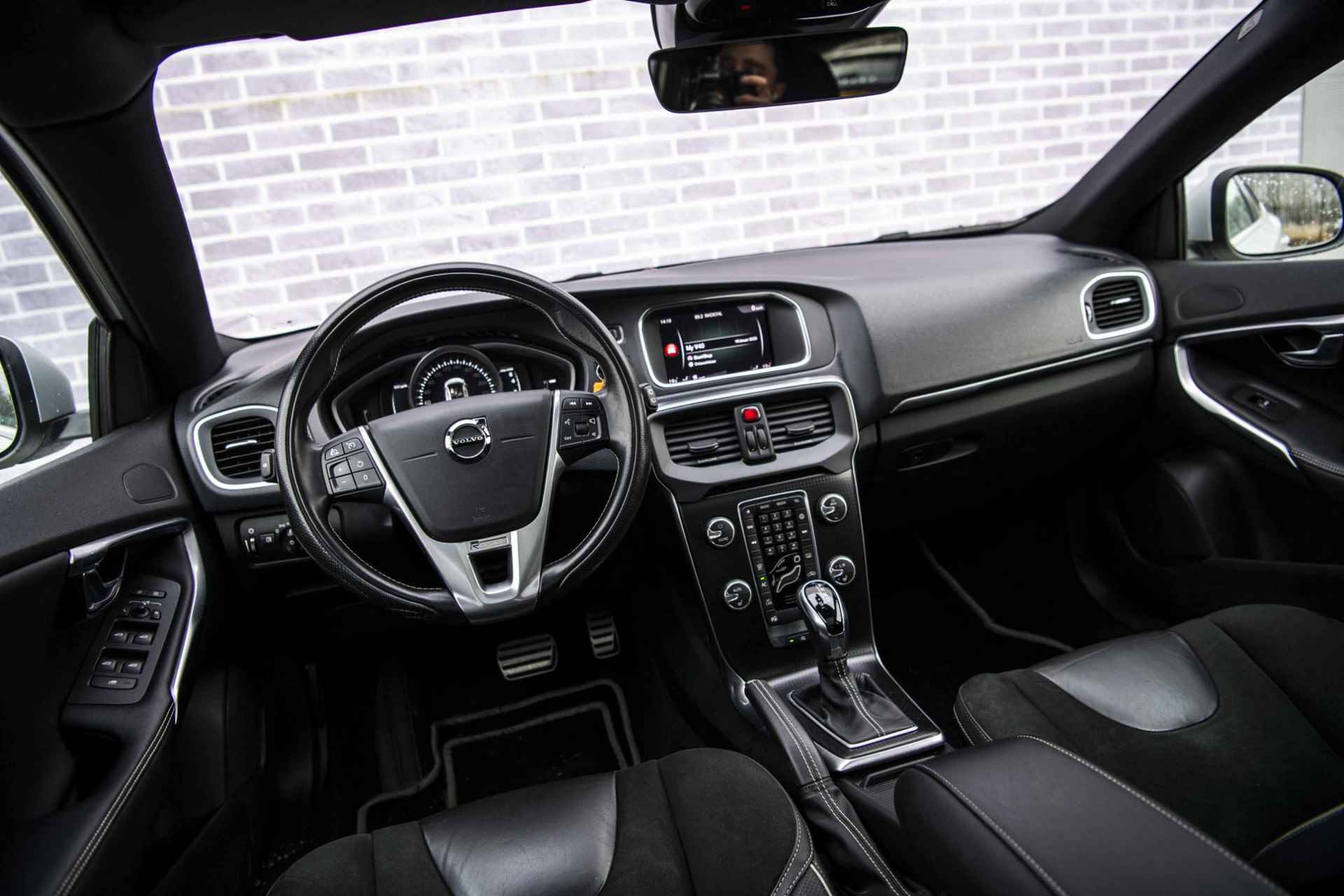 Volvo V40 1.5 T3 Polar+ Sport | Panorama dak | Trekhaak | Keyless | Climate control | Achteruitrijcamera | Stoelverwarming | - 12/36