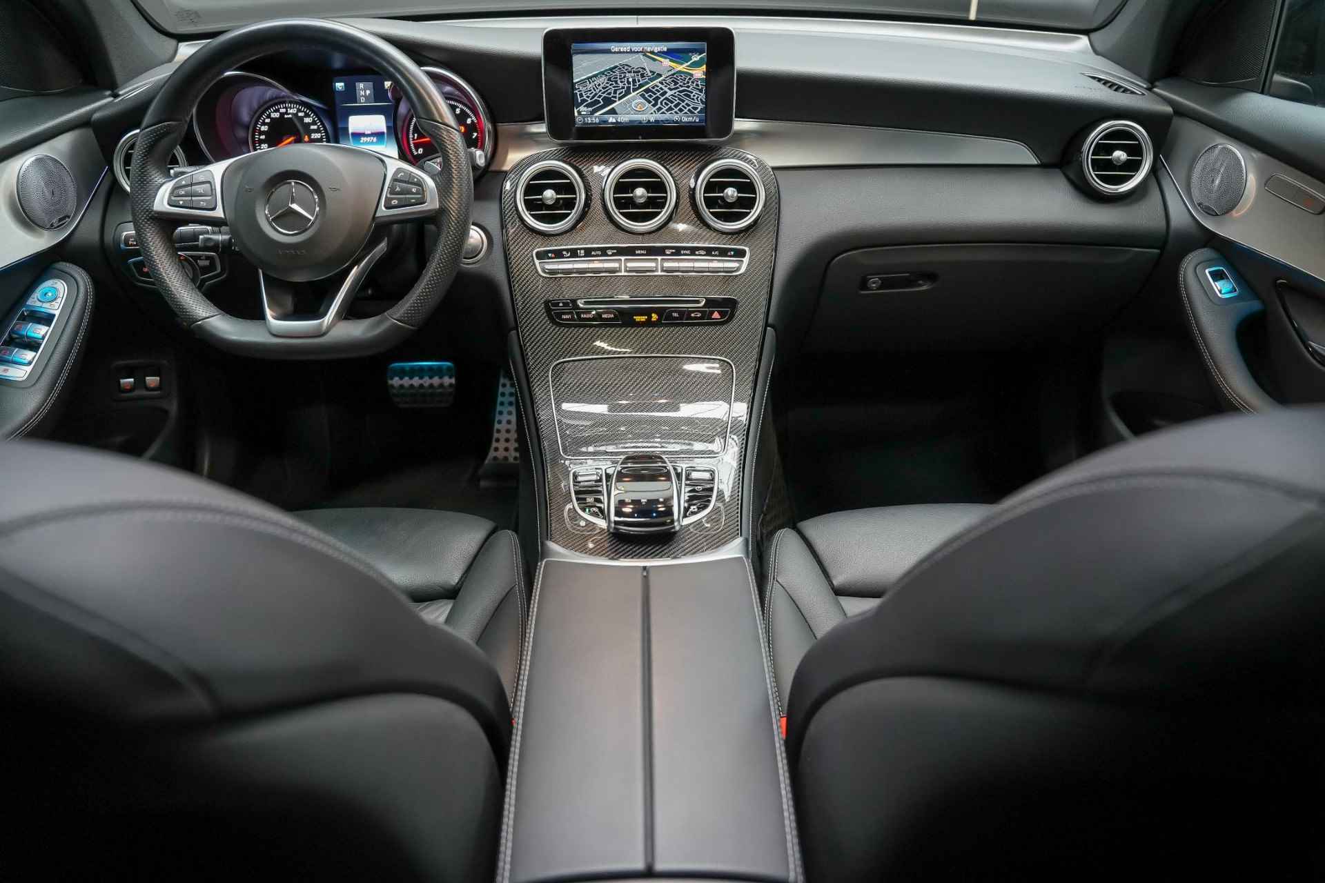 Mercedes-Benz GLC-klasse Coupé 250 210pk 4MATIC Premium |Org. NL|1e eigenaar|dealer onderhouden|AMG pakket|schuif/kantel dak|Burmester|Carbon interieur|Ambient light|Apple Carplay|blind spot|360 camera|elk. achterklep|trekhaak|20"| - 4/38