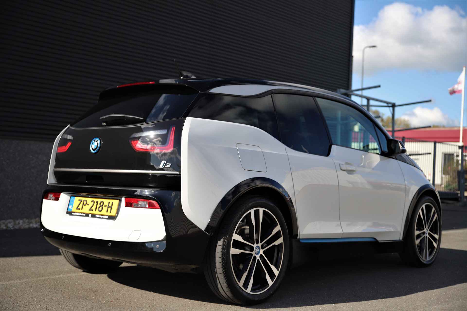 BMW i3 Sport 120Ah/ 42 kWh/Warmtepomp/ 20"/ 3-Fase/Navi-Pro - 16/37