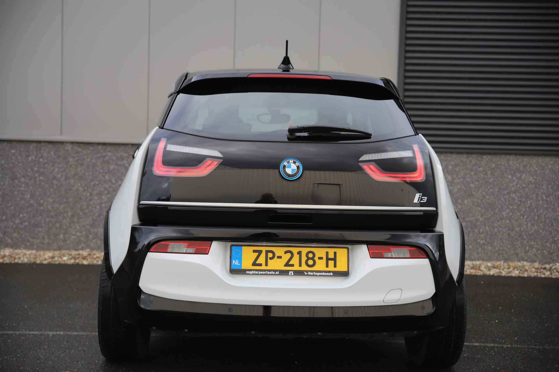 BMW i3 Sport 120Ah/ 42 kWh/Warmtepomp/ 20"/ 3-Fase/Navi-Pro - 28/37