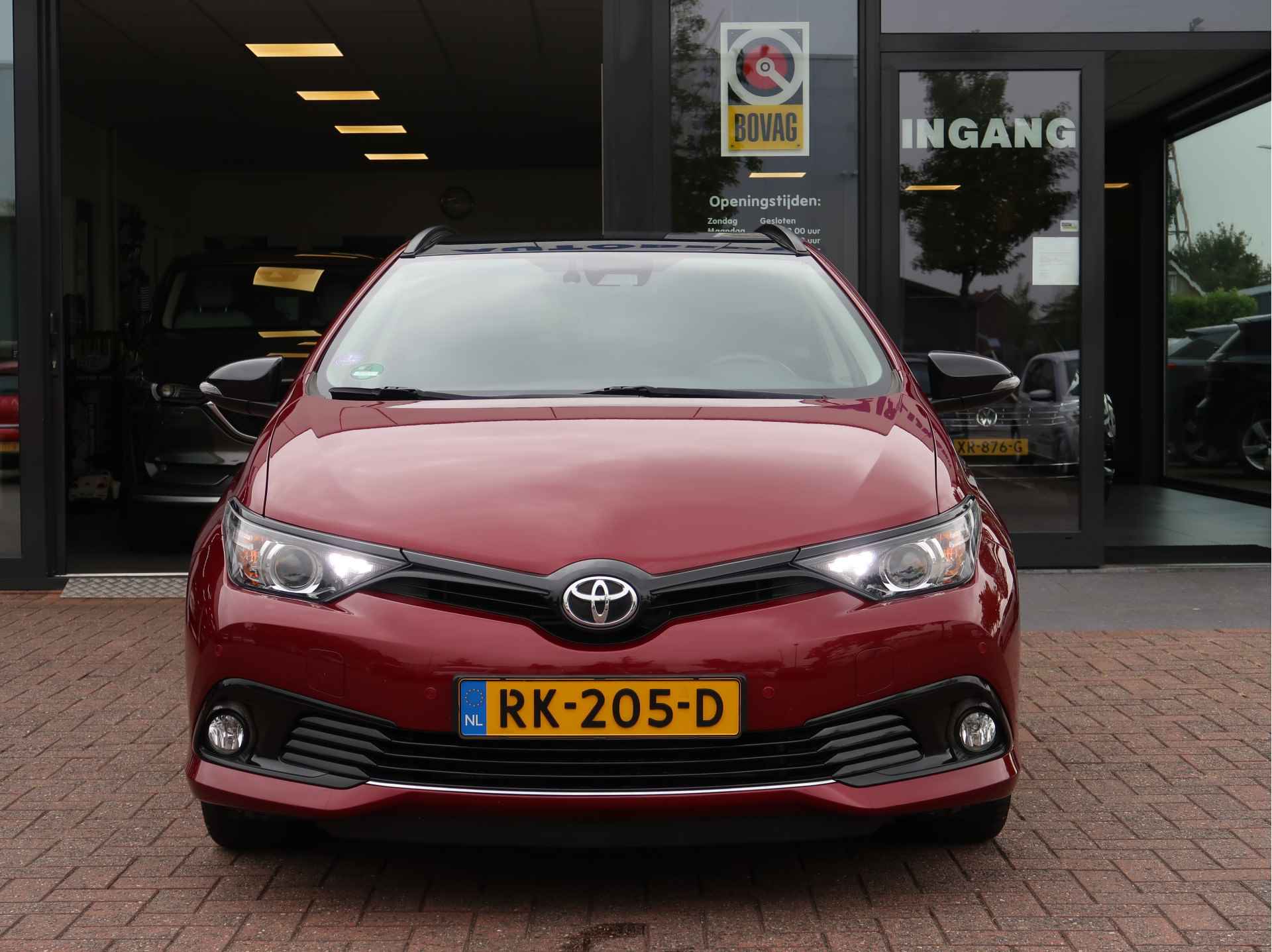 Toyota Auris Touring Sports 1.8 Hybrid Black Edition | Camera | Trekhaak | Pdc | - 13/26