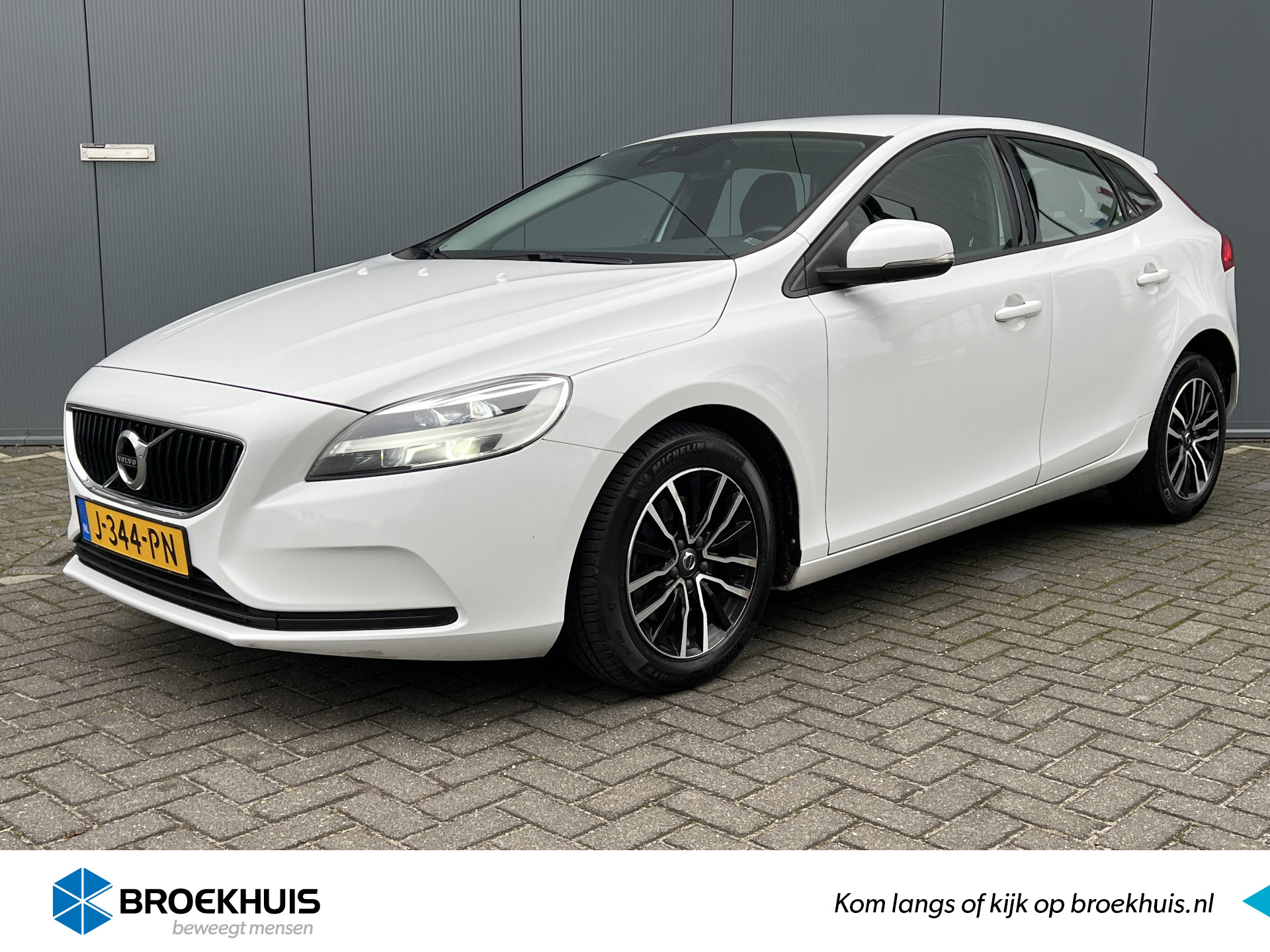 Volvo V40 2.0 T2 123pk Momentum | Camera | Climate controle | Navigatie | LED koplampen | Parkeersensoren achter | Cruise controle