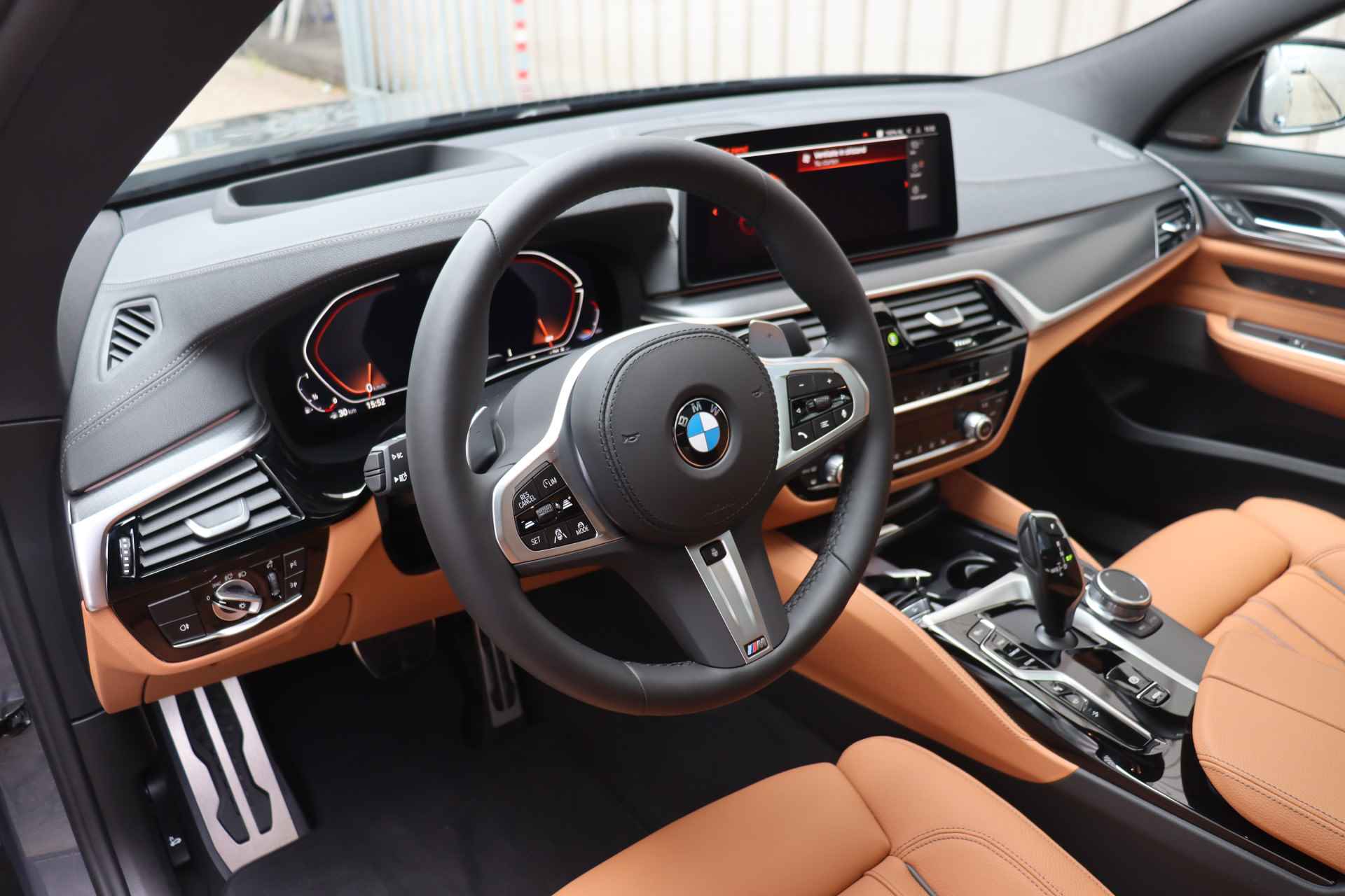 BMW 6 Serie Gran Turismo 630i High Executive M Sport Automaat / Panoramadak / Laserlight / Driving Assistant Professional / Harman Kardon / Comfort Access / Parking Assistant Plus - 17/39