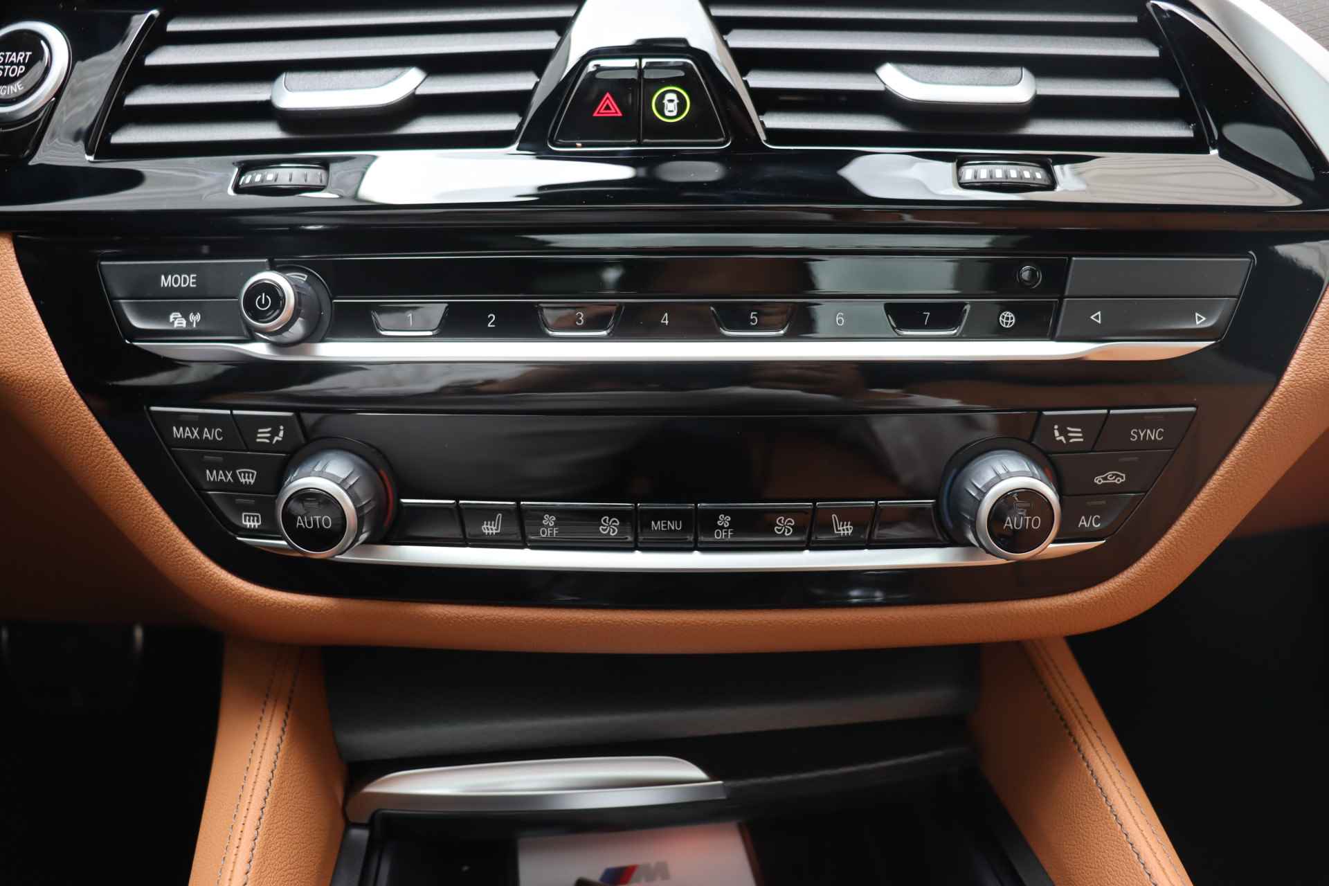 BMW 6 Serie Gran Turismo 630i High Executive M Sport Automaat / Panoramadak / Laserlight / Driving Assistant Professional / Harman Kardon / Comfort Access / Parking Assistant Plus - 35/39