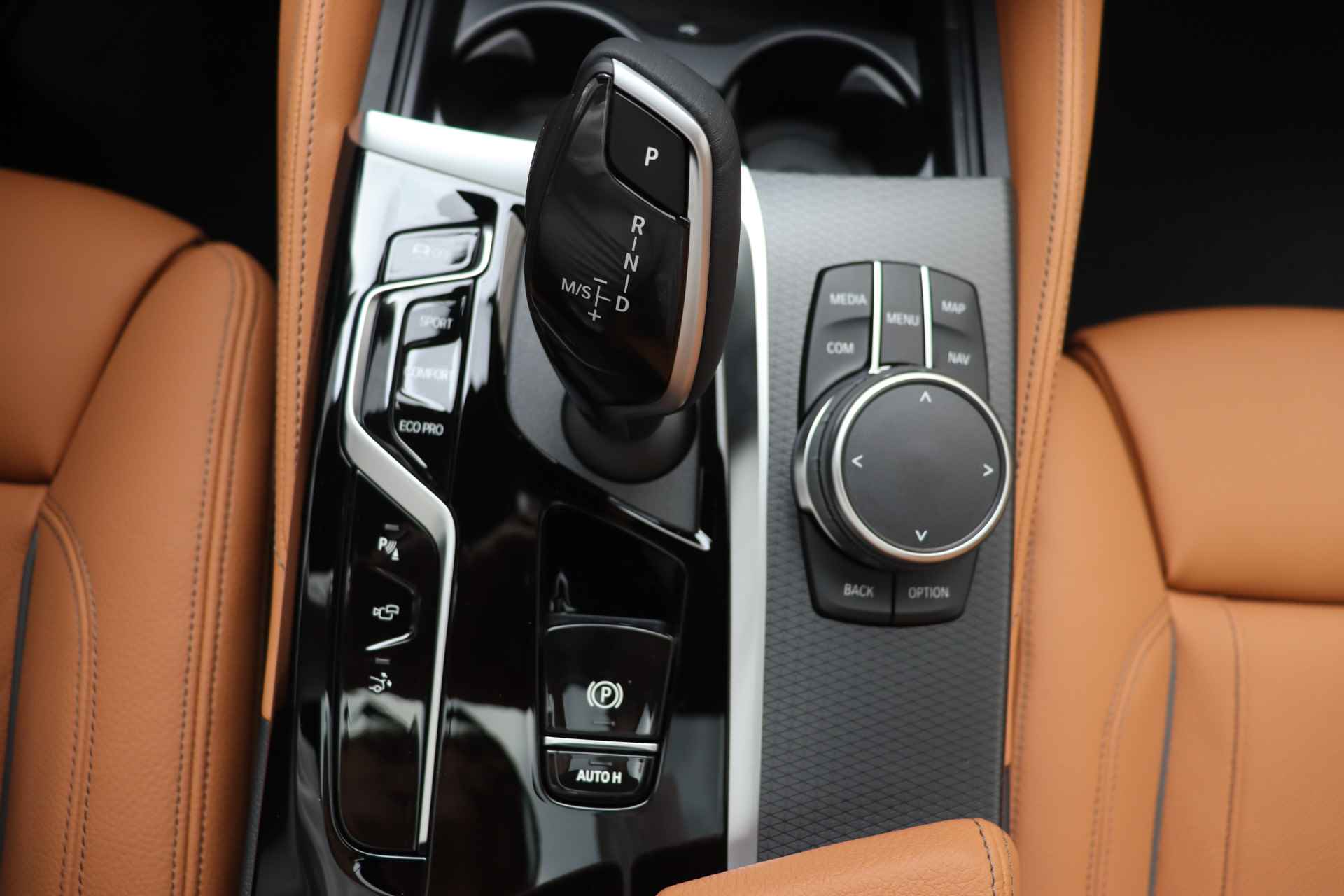 BMW 6 Serie Gran Turismo 630i High Executive M Sport Automaat / Panoramadak / Laserlight / Driving Assistant Professional / Harman Kardon / Comfort Access / Parking Assistant Plus - 36/39