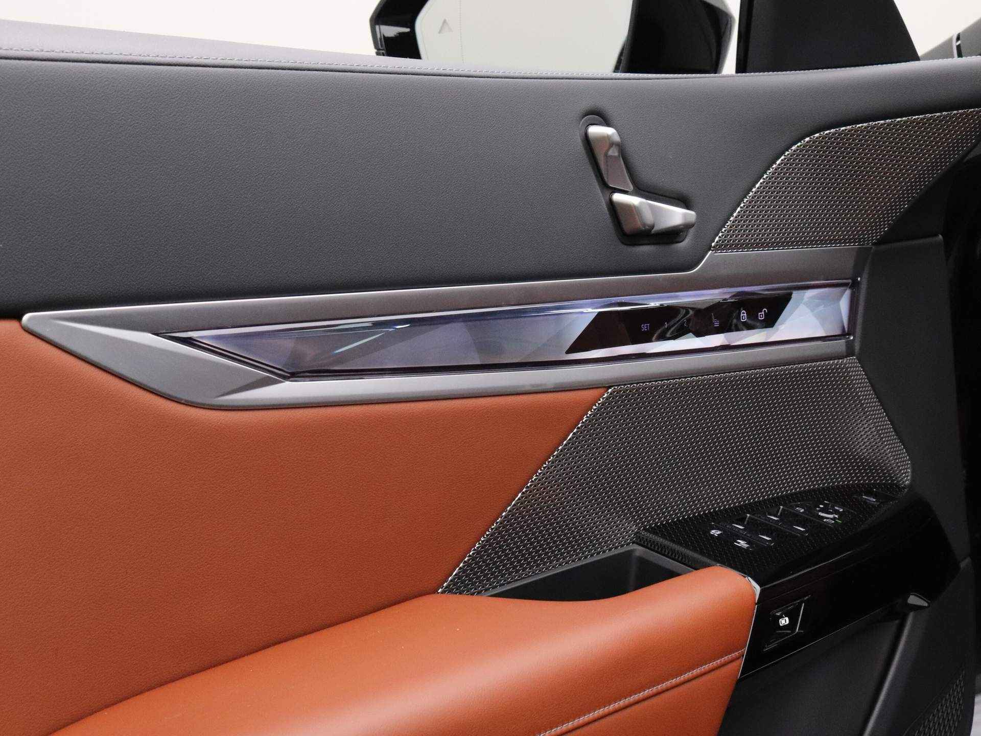 BMW i7 xDrive60 106 kWh | M Sportpakket | Trekhaak met elektrisch wegklapbare kogel | Glazen panoramadak Sky Lounge | Stoelventilatie voor beide voorstoelen | Warmte Comfortpakket voor en achter | Massagefunctie voo - 13/33