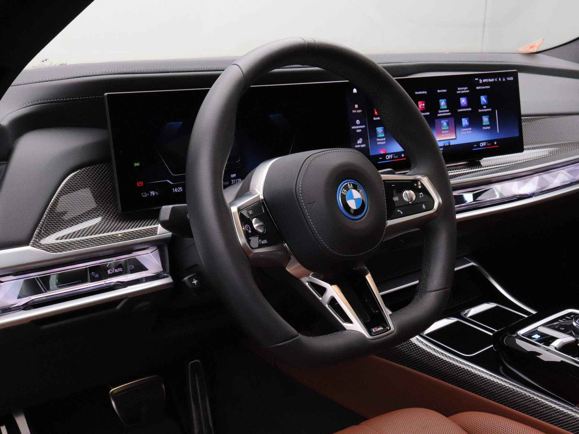 BMW i7 xDrive60 106 kWh | M Sportpakket | Trekhaak met elektrisch wegklapbare kogel | Glazen panoramadak Sky Lounge | Stoelventilatie voor beide voorstoelen | Warmte Comfortpakket voor en achter | Massagefunctie voo - 18/33