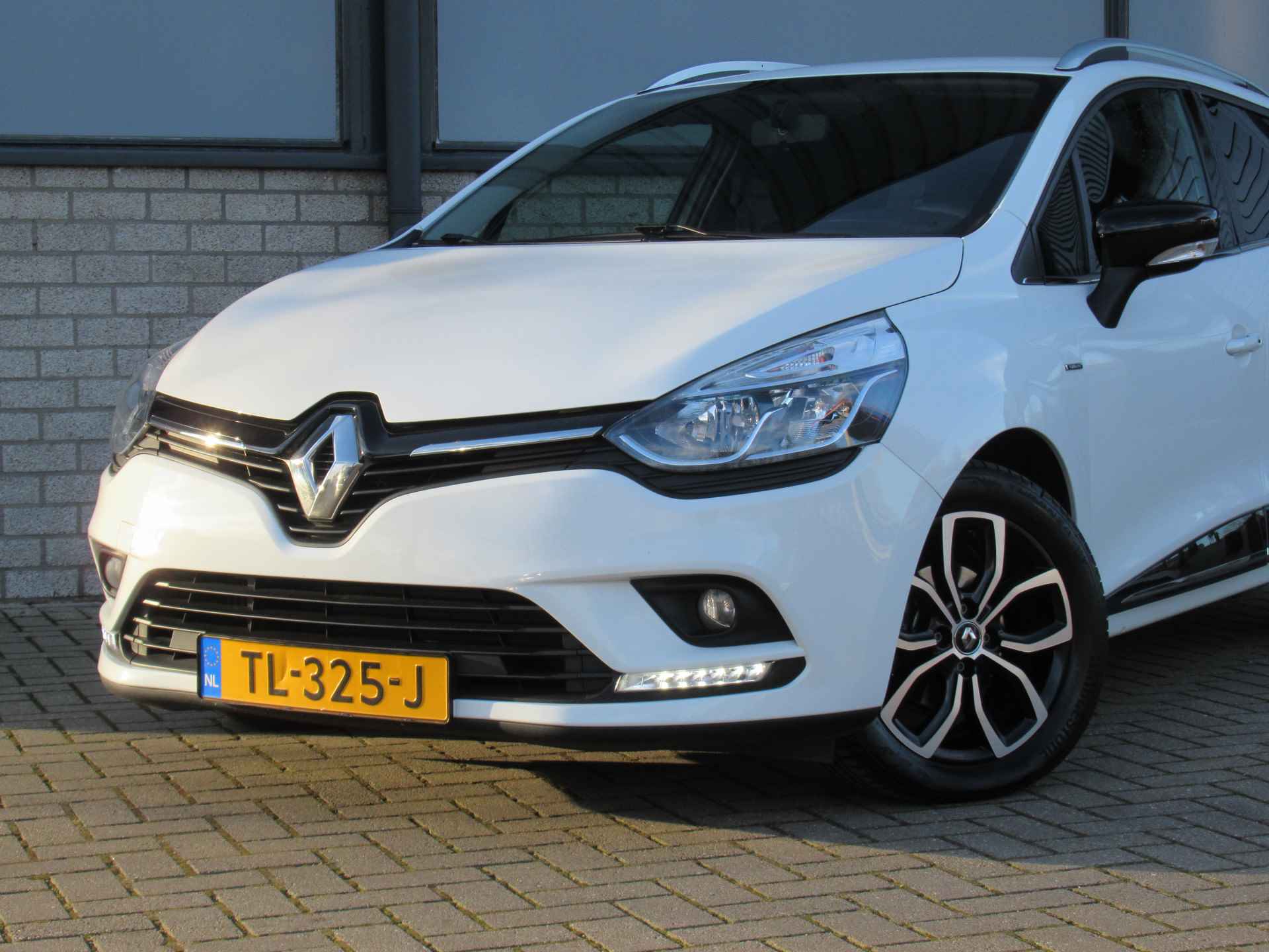 Renault Clio Estate 0.9 TCe Limited 2e eigen | navigatie | cruise | LM velgen | airco | keyless - 3/27