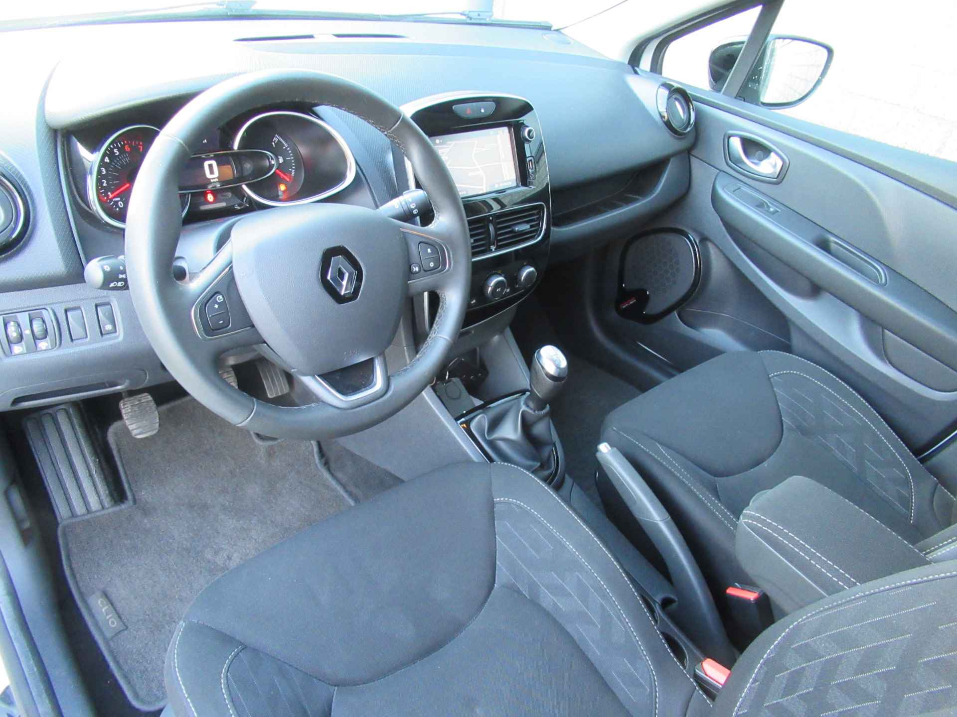 Renault Clio Estate 0.9 TCe Limited 2e eigen | navigatie | cruise | LM velgen | airco | keyless - 10/27