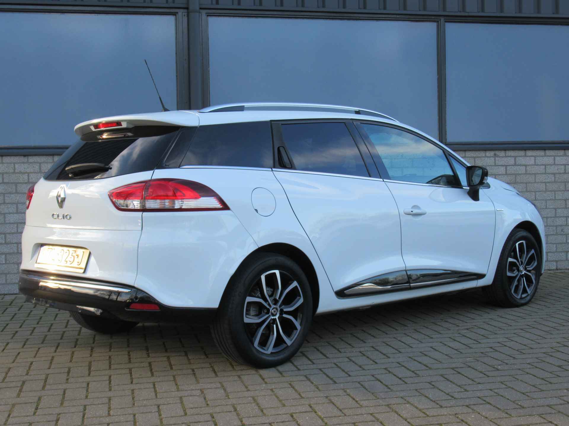 Renault Clio Estate 0.9 TCe Limited 2e eigen | navigatie | cruise | LM velgen | airco | keyless - 16/27