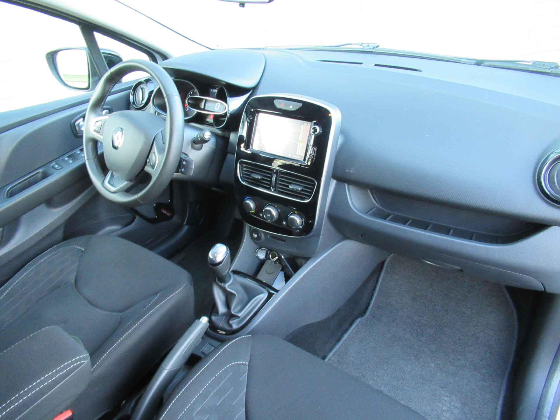 Renault Clio Estate 0.9 TCe Limited 2e eigen | navigatie | cruise | LM velgen | airco | keyless - 18/27