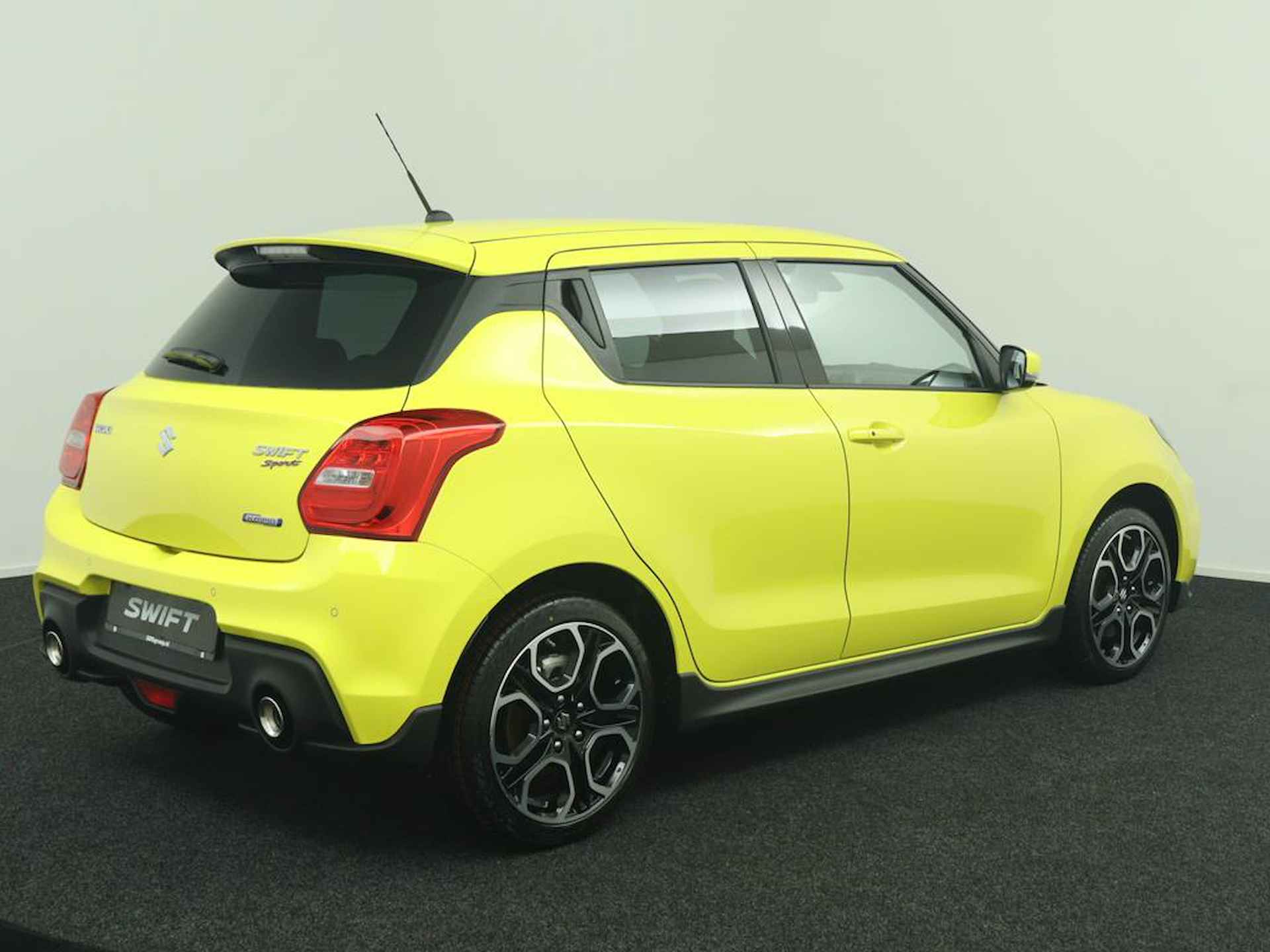 Suzuki Swift 1.4 Sport Smart Hybrid | Nieuwe Auto | 6 Jaar Garantie | Swift Sport | 140 PK | Sportstoelen | Keyless Entry | Navigatie | Stoelverwarming | Champion Yellow | - 2/40