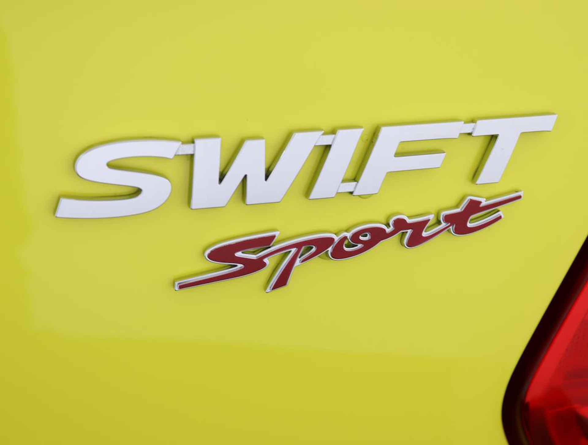 Suzuki Swift 1.4 Sport Smart Hybrid | Nieuwe Auto | 6 Jaar Garantie | Swift Sport | 140 PK | Sportstoelen | Keyless Entry | Navigatie | Stoelverwarming | Champion Yellow | - 9/40