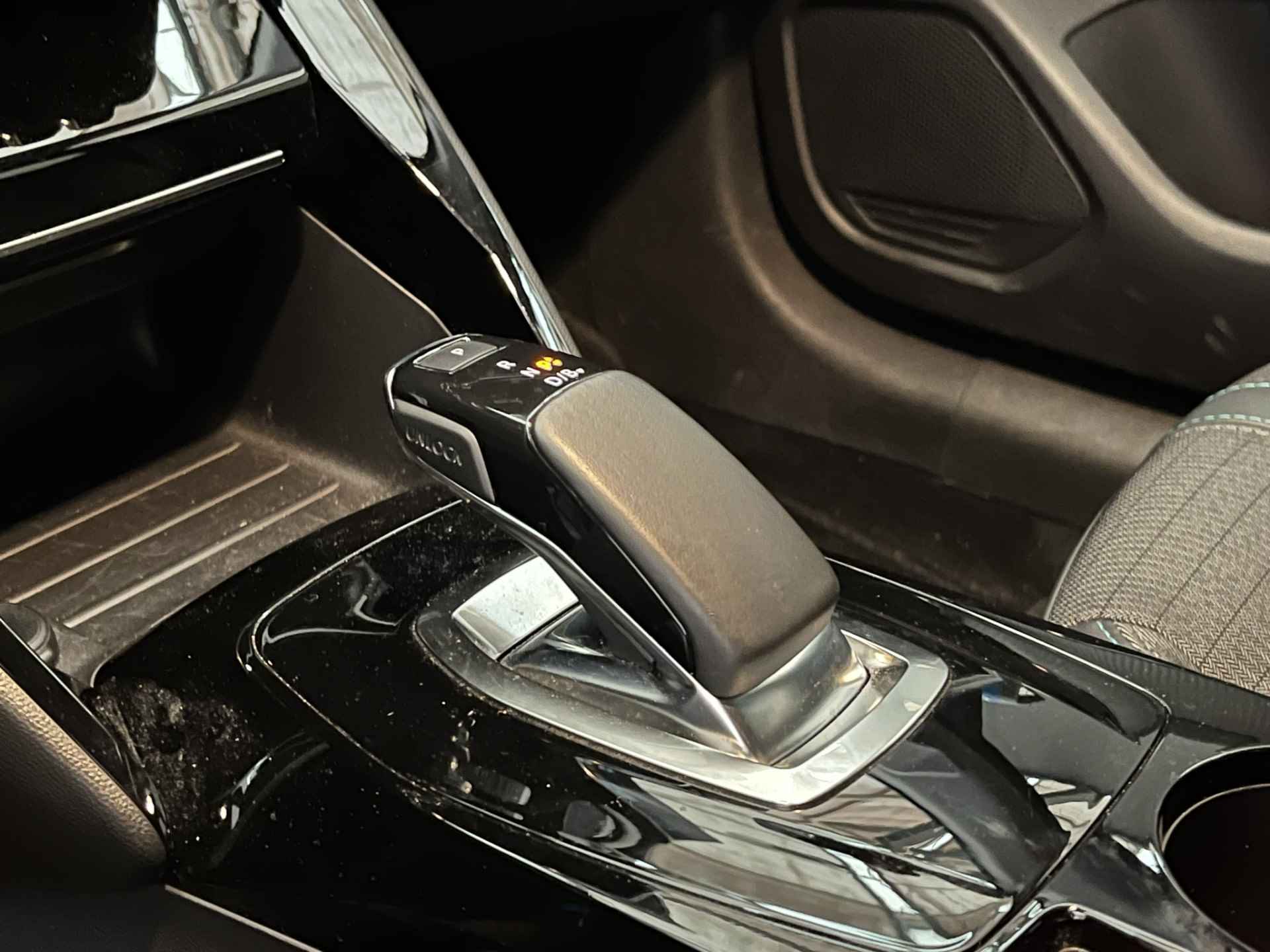 Peugeot e-208 Allure Première | Stoelverwarming | Climate Controle | Keyless | Parkeersensoren voor en achter | Apple Carplay/Android Auto |  LED koplampen | 16'' Lichtmetalen velgen | - 7/46