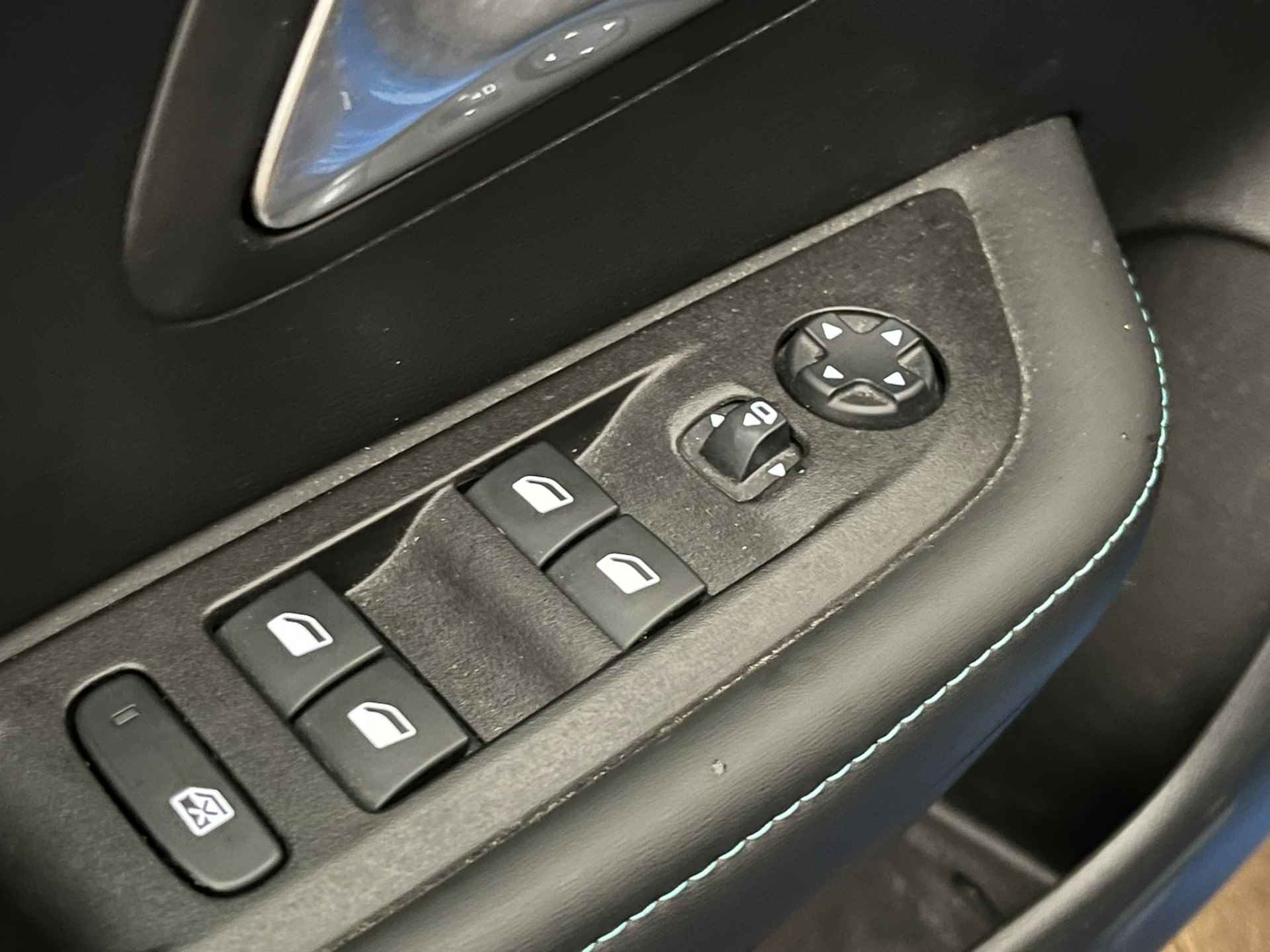 Peugeot e-208 Allure Première | Stoelverwarming | Climate Controle | Keyless | Parkeersensoren voor en achter | Apple Carplay/Android Auto |  LED koplampen | 16'' Lichtmetalen velgen | - 24/46